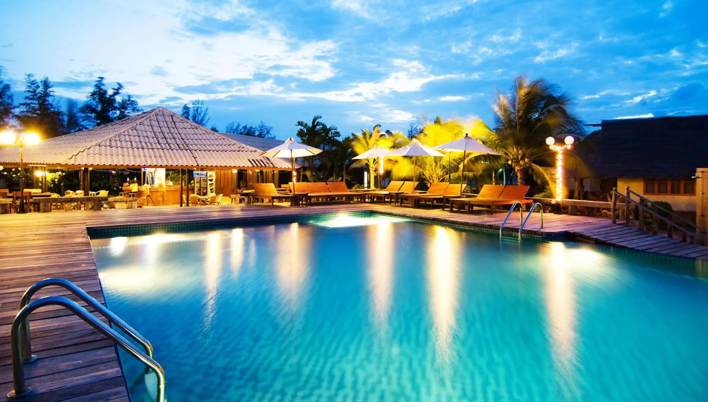 Swimming Pool in Lawana Escape Beach Resort