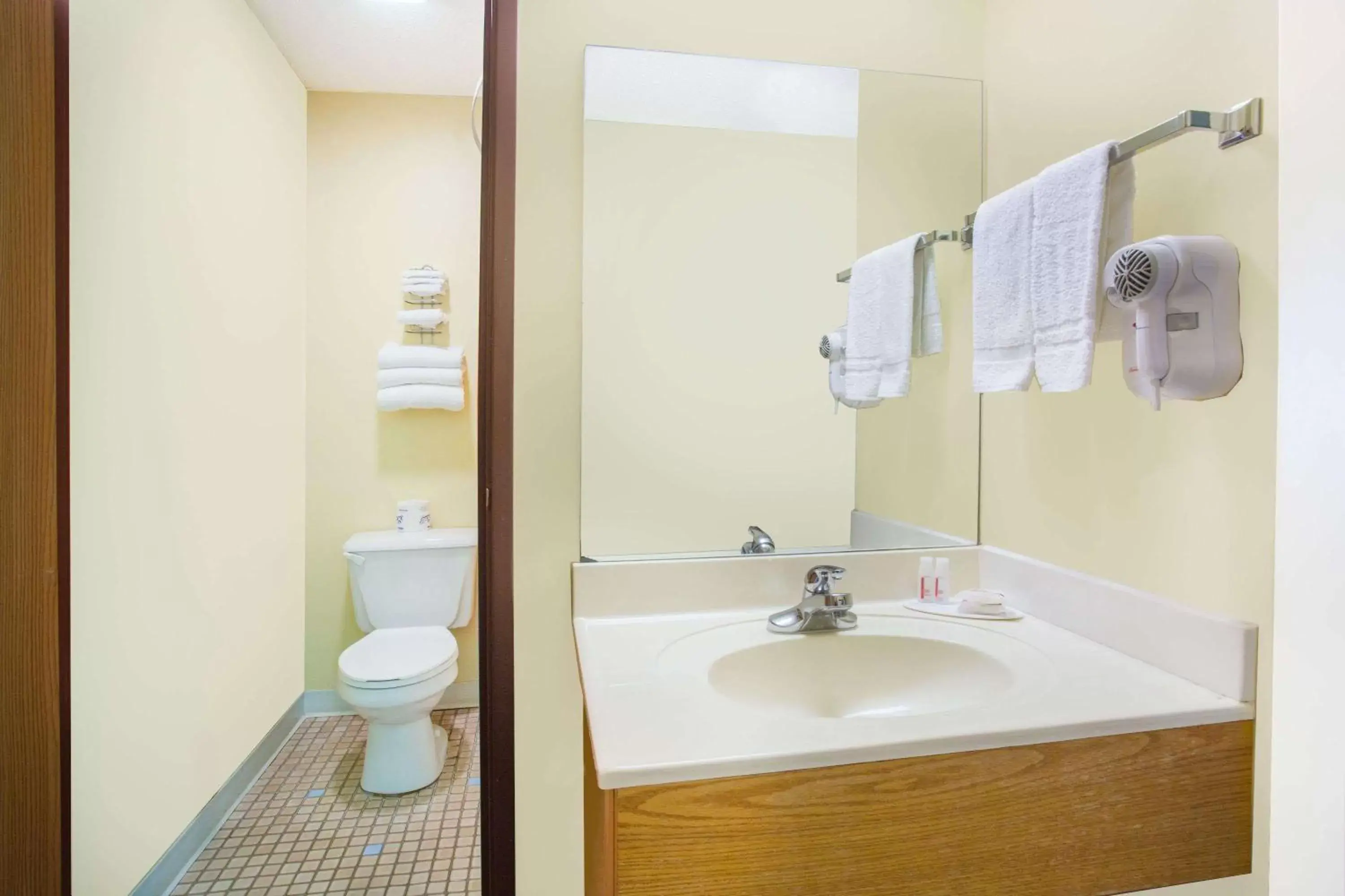 Bathroom in Days Inn by Wyndham Lexington NE