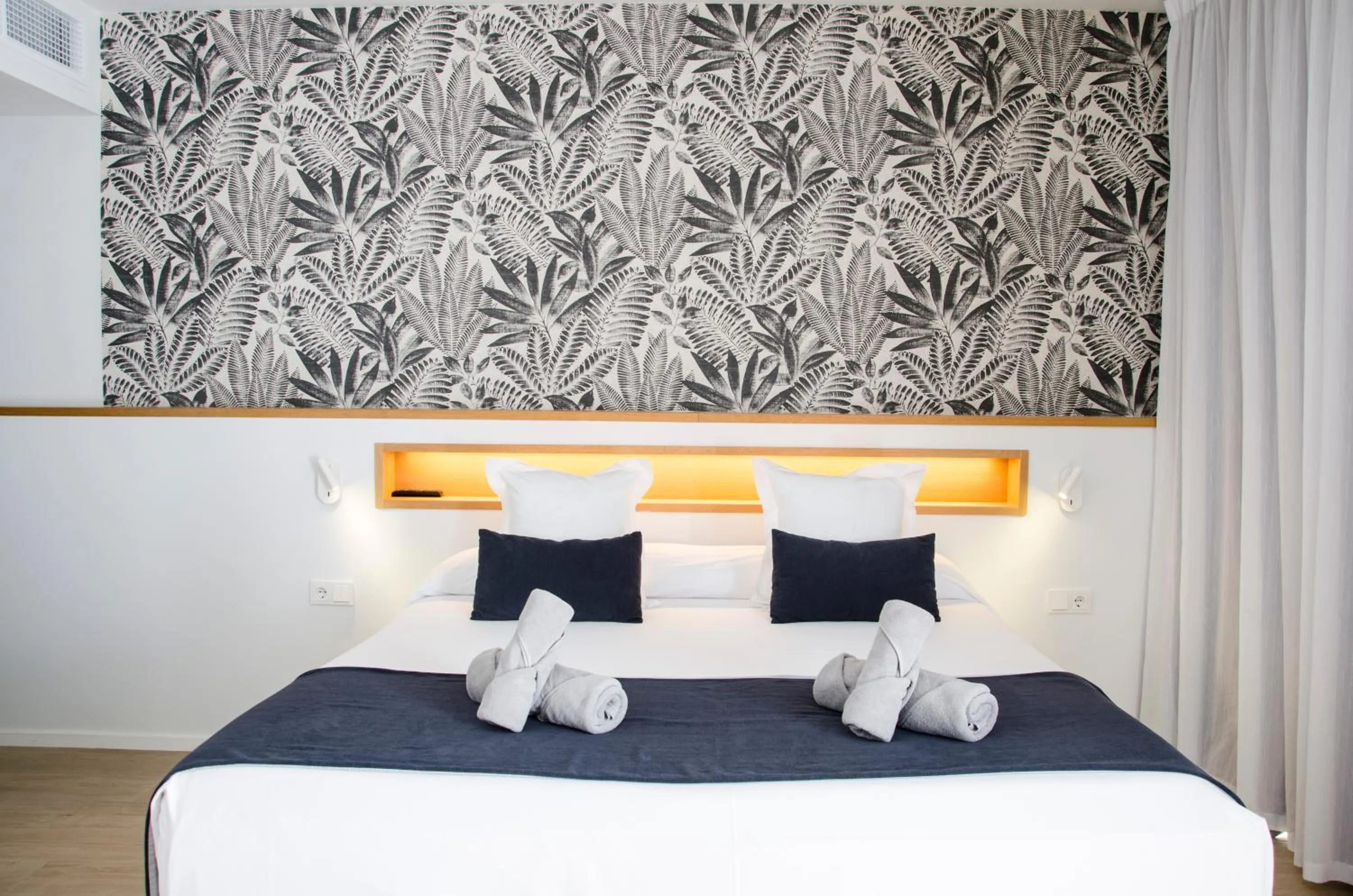 Bedroom, Bed in Hotel Anfora Ibiza