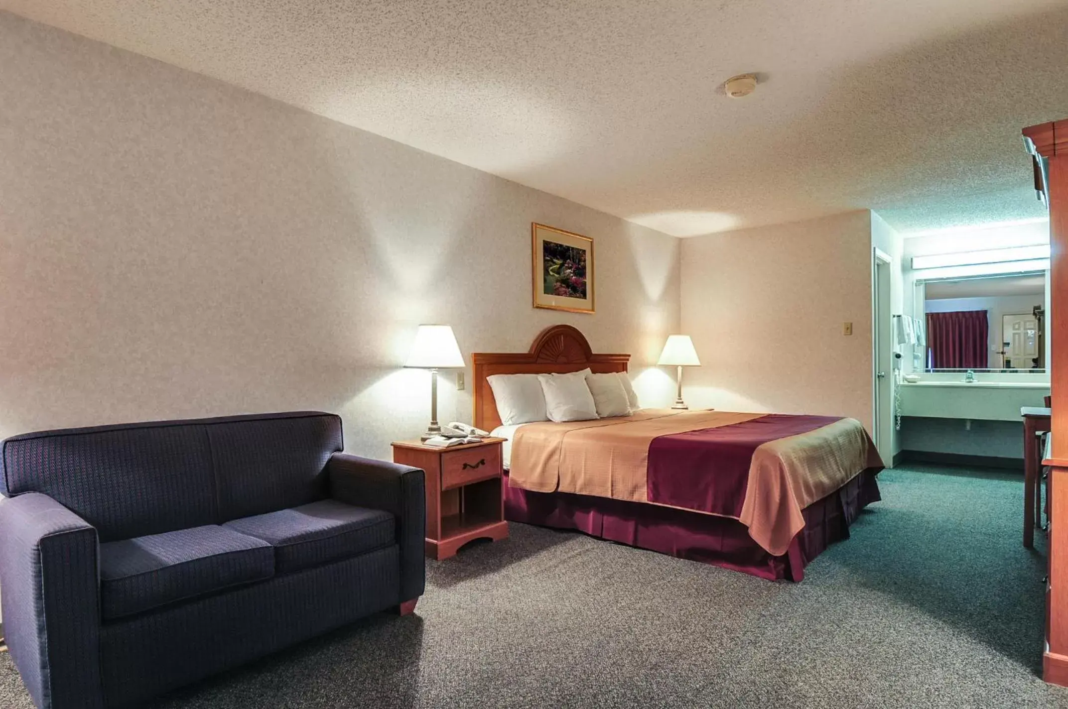 Photo of the whole room, Bed in Americas Best Value Inn Midlothian