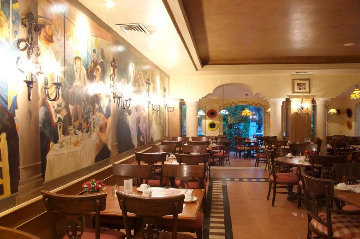 Restaurant/places to eat in Hotel Hacienda Real