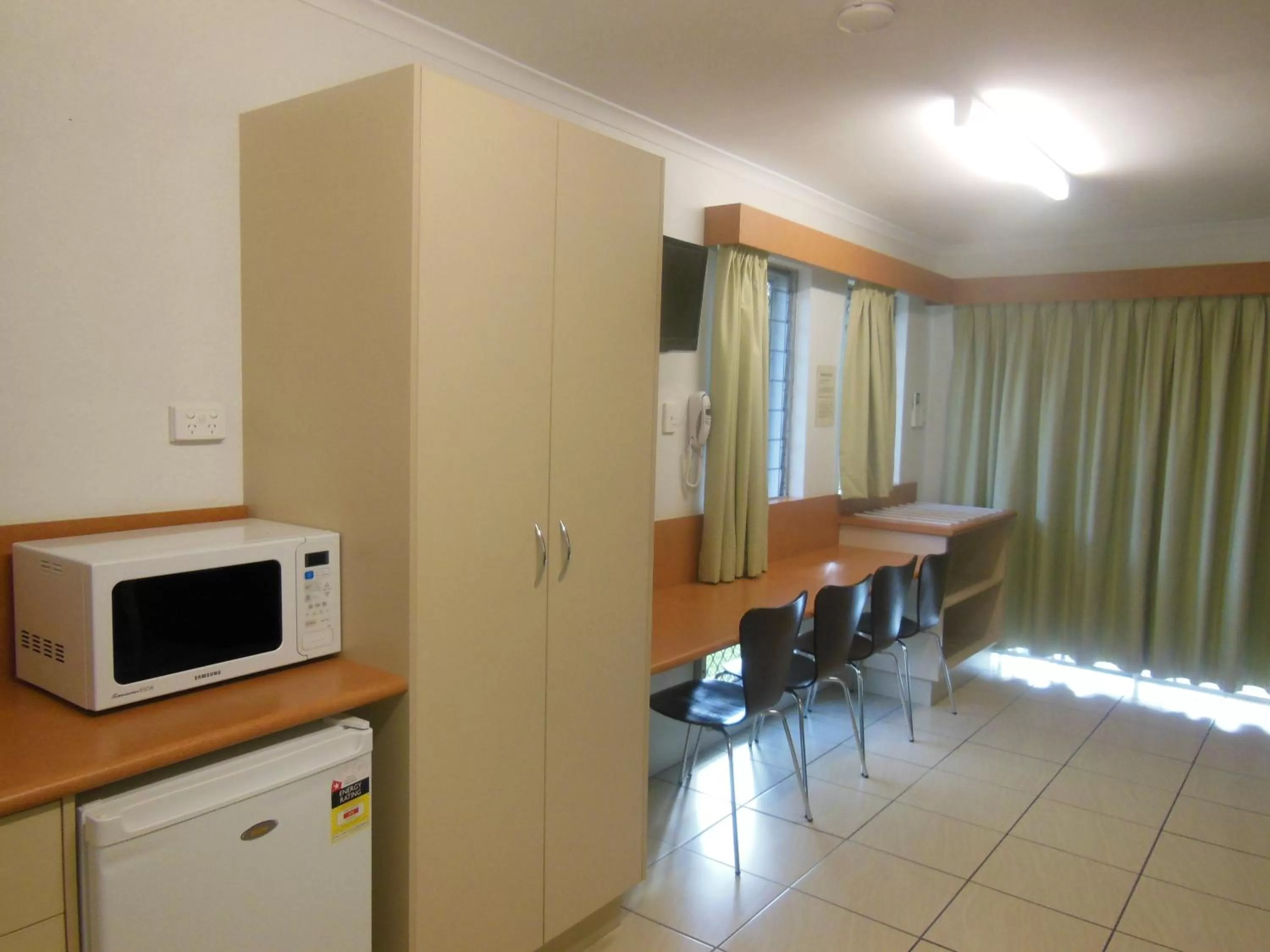 Kitchen or kitchenette in Country Road Motel