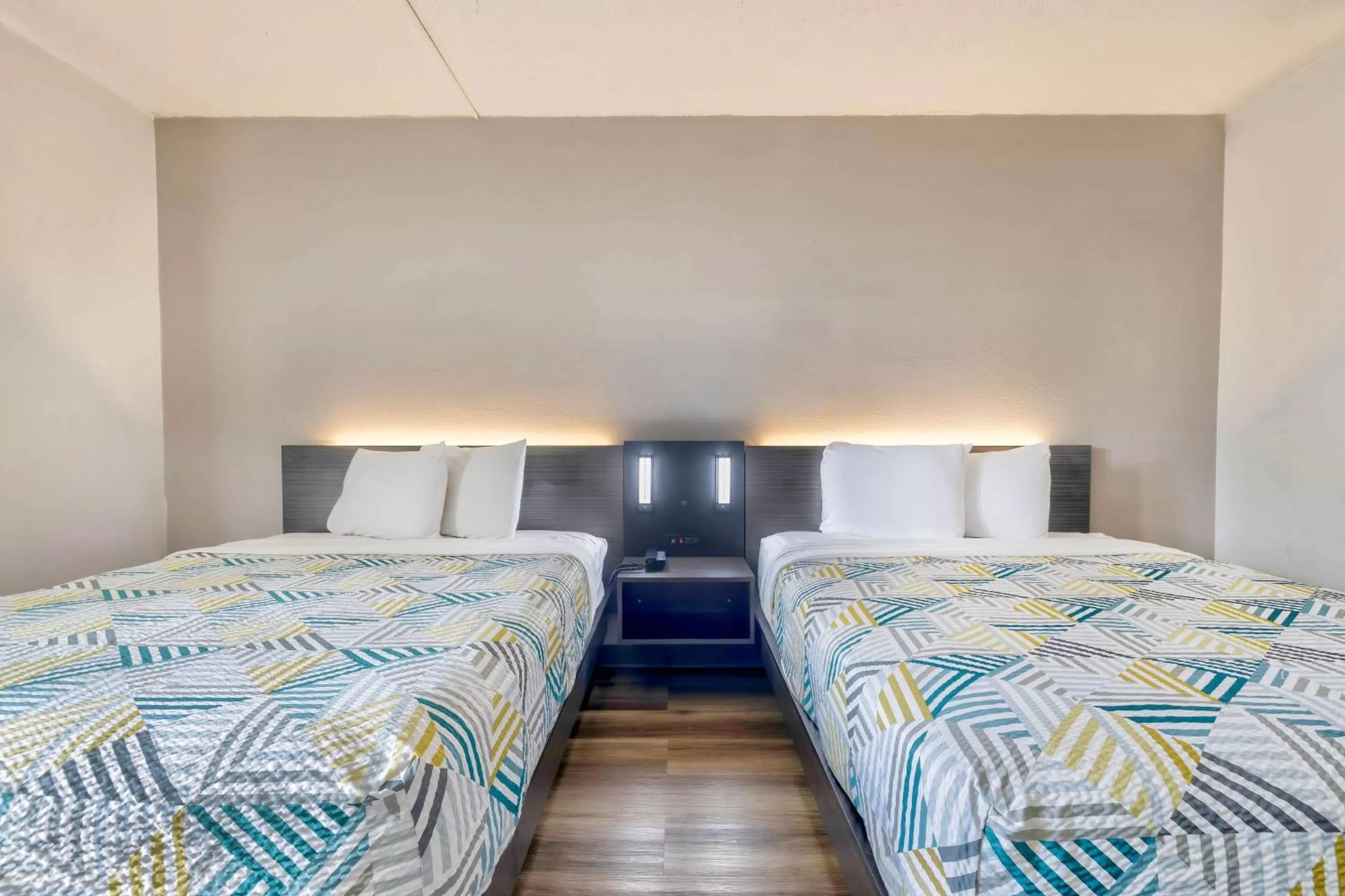 Bedroom, Bed in Motel 6-Villa Park, IL - Chicago West