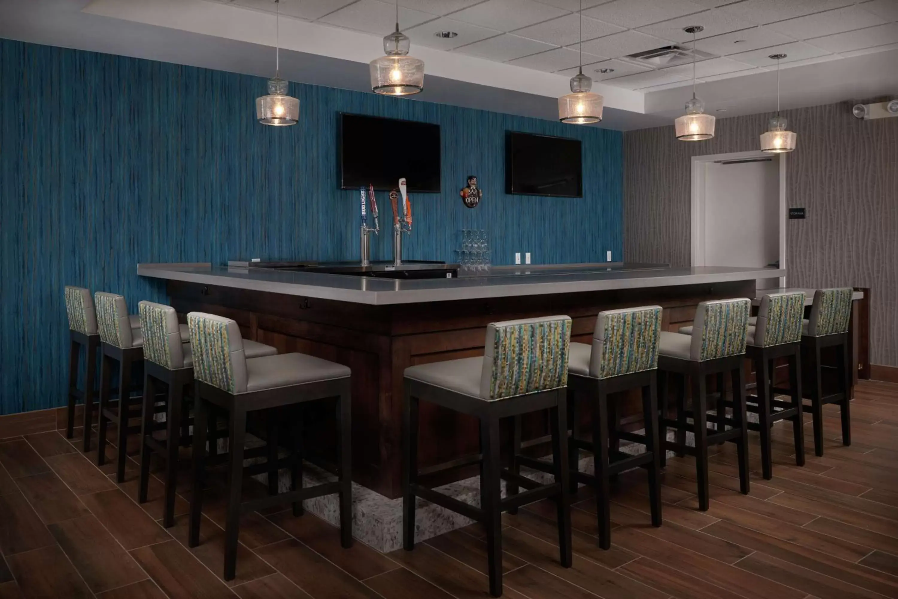 Lounge or bar in Hampton Inn Lake Havasu City