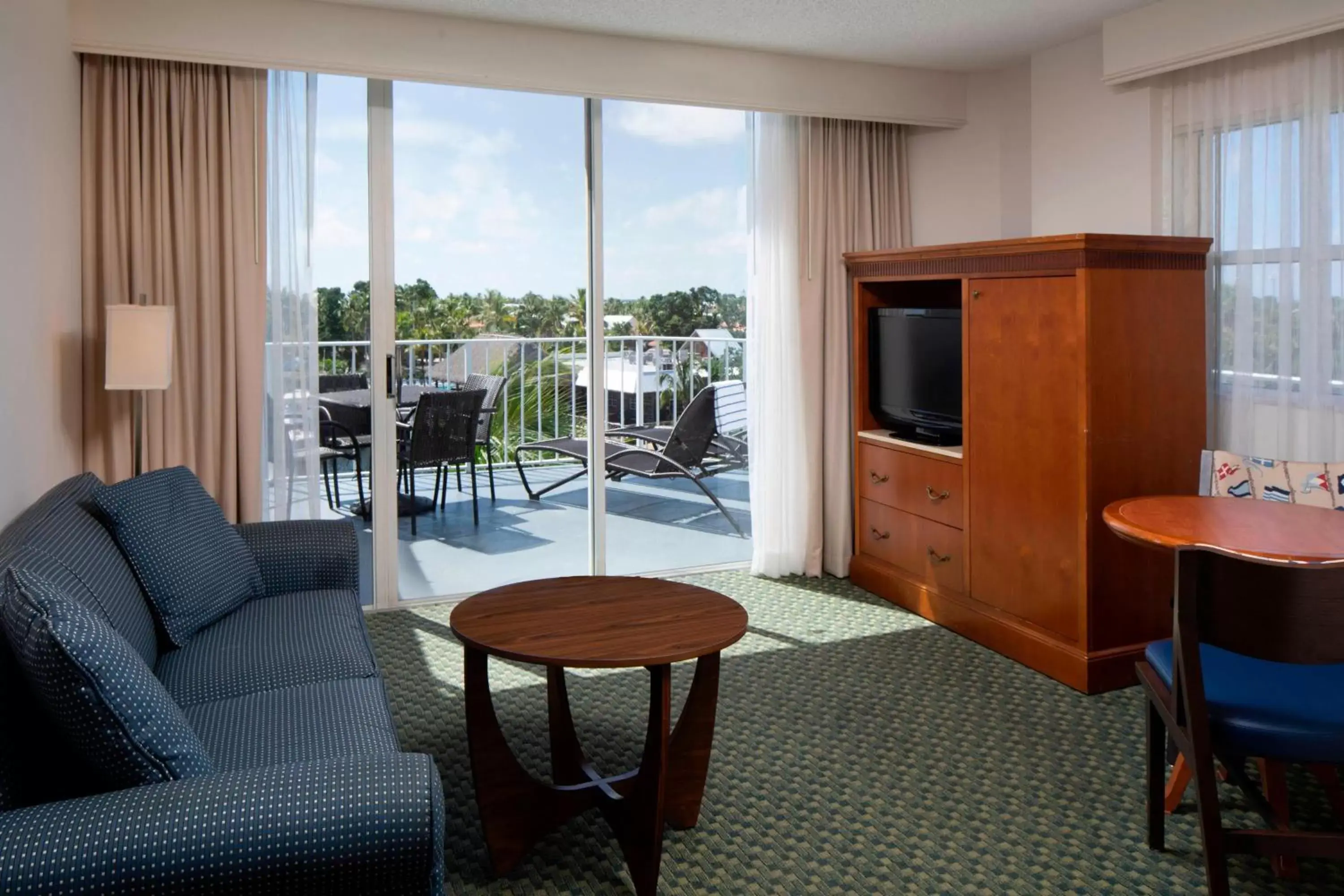 Living room, Seating Area in Courtyard by Marriott Key Largo