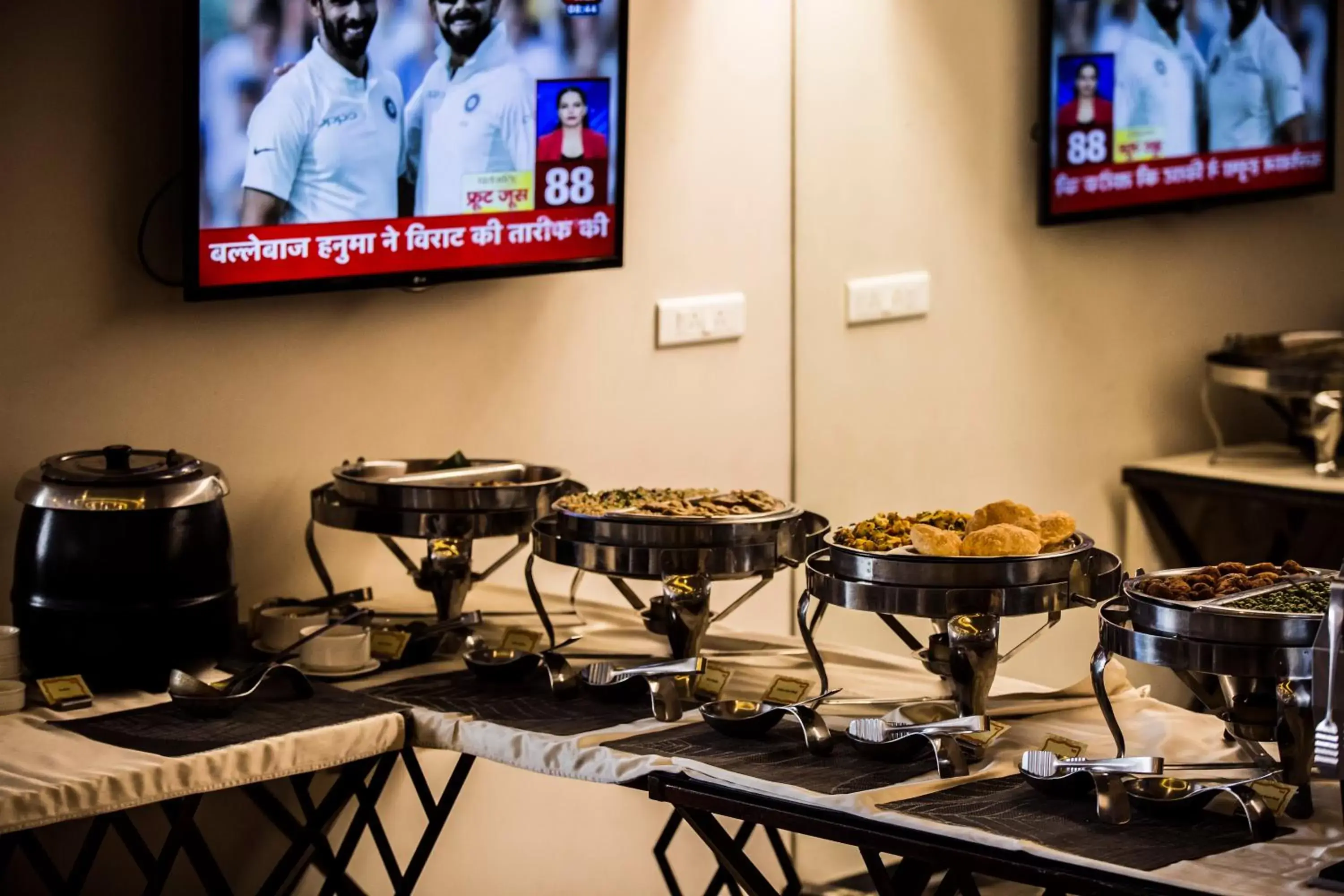 Buffet breakfast, TV/Entertainment Center in Bizz The Hotel