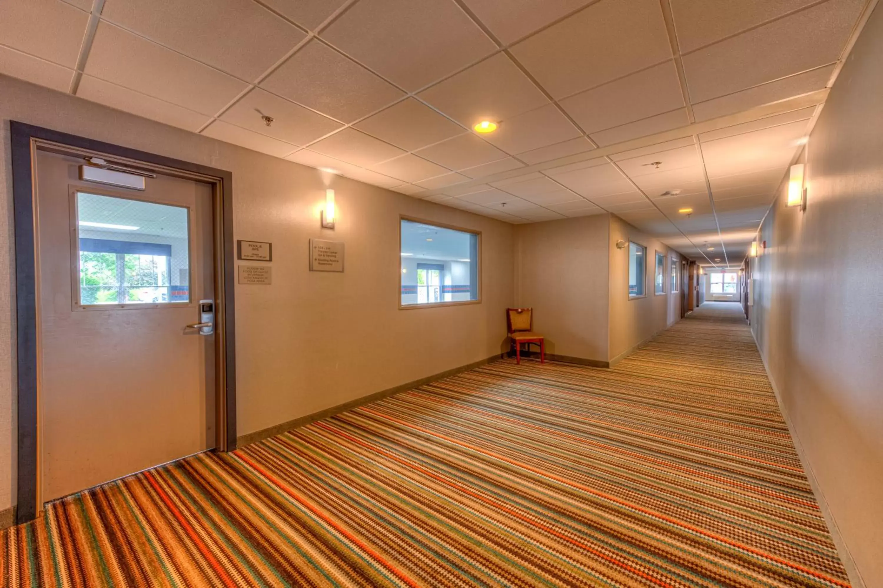 Lobby or reception in Country Inn & Suites by Radisson, Crystal Lake, IL