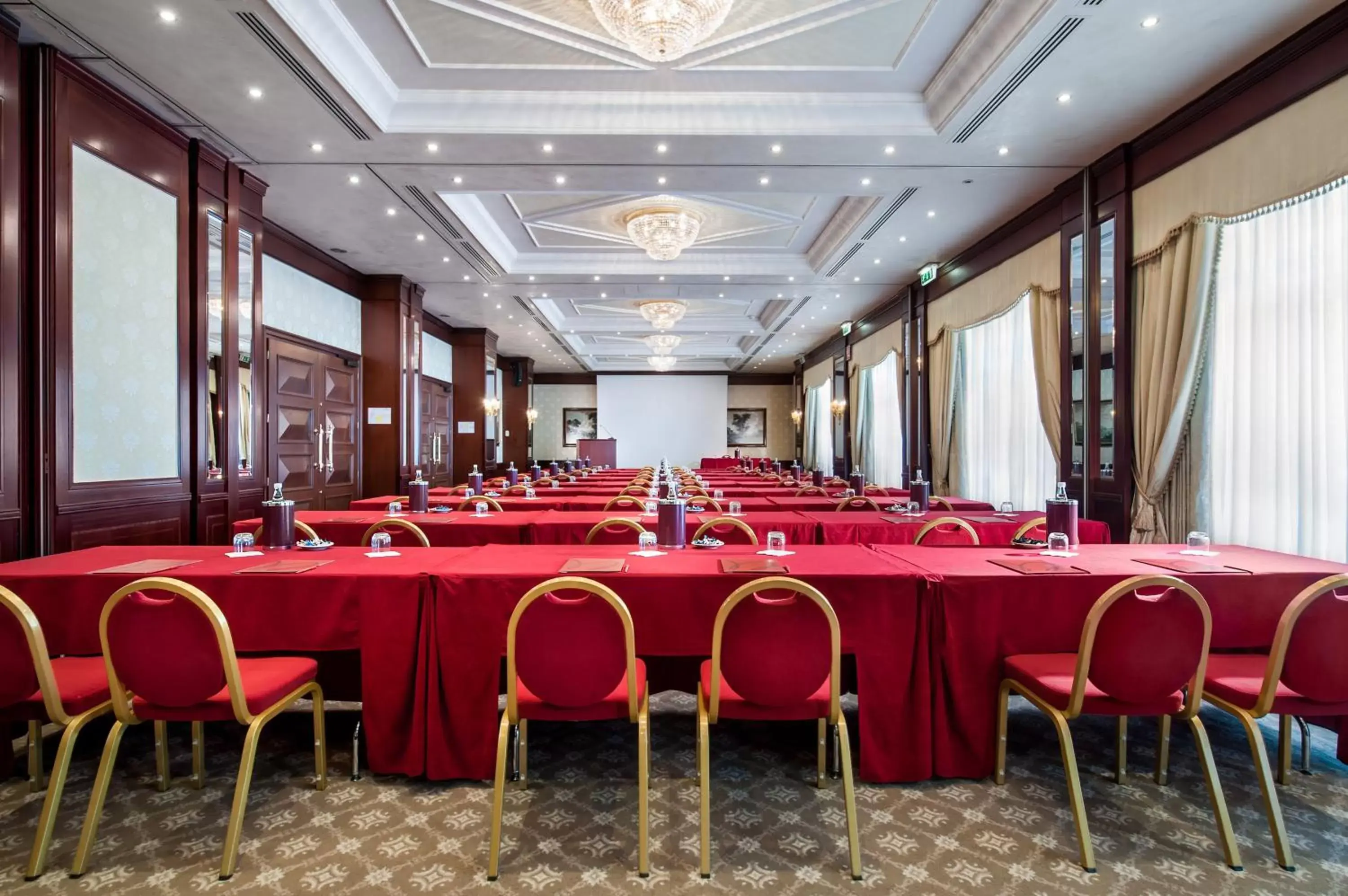 Business facilities in Royal Hotel Carlton