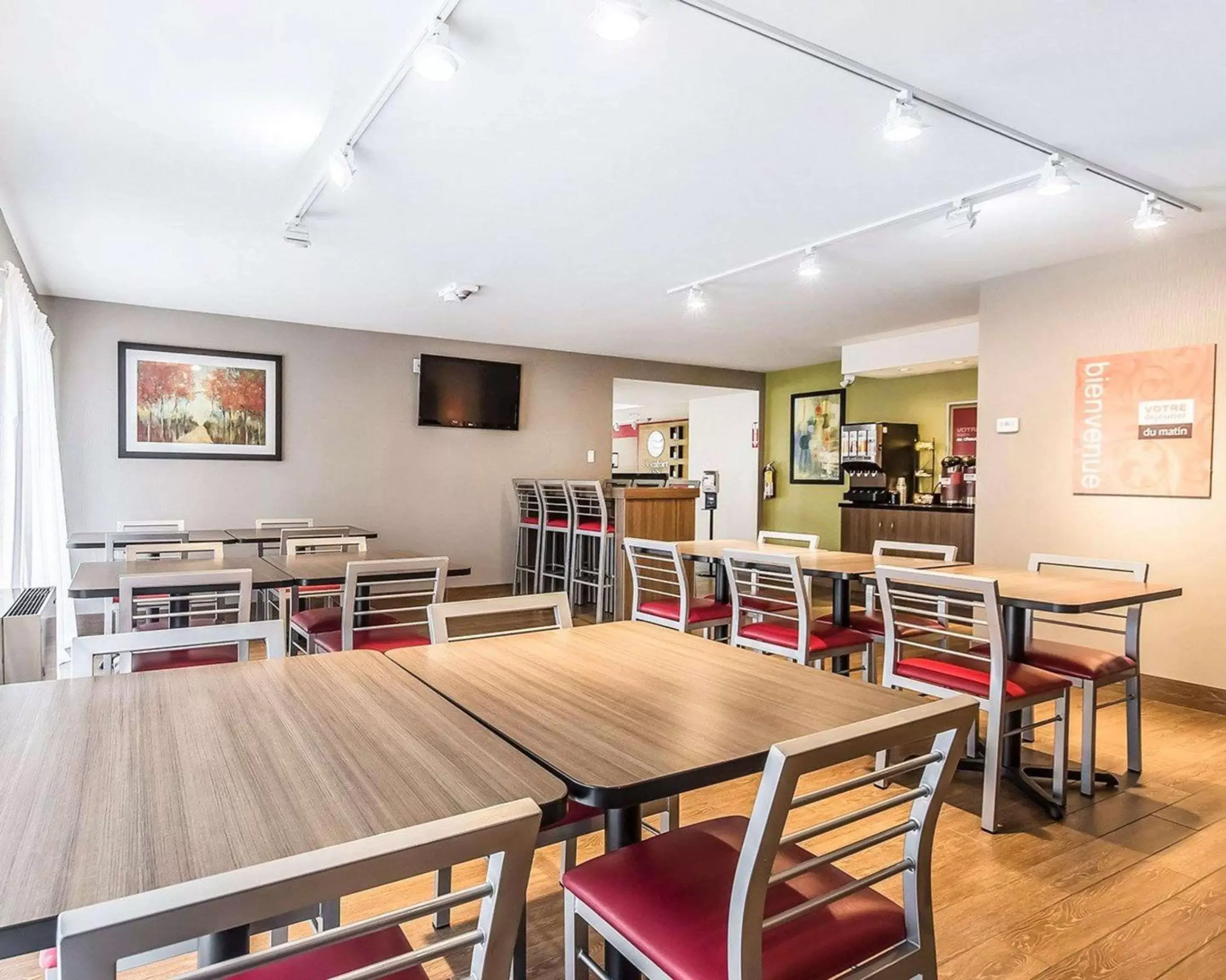 Restaurant/Places to Eat in Comfort Inn Chicoutimi