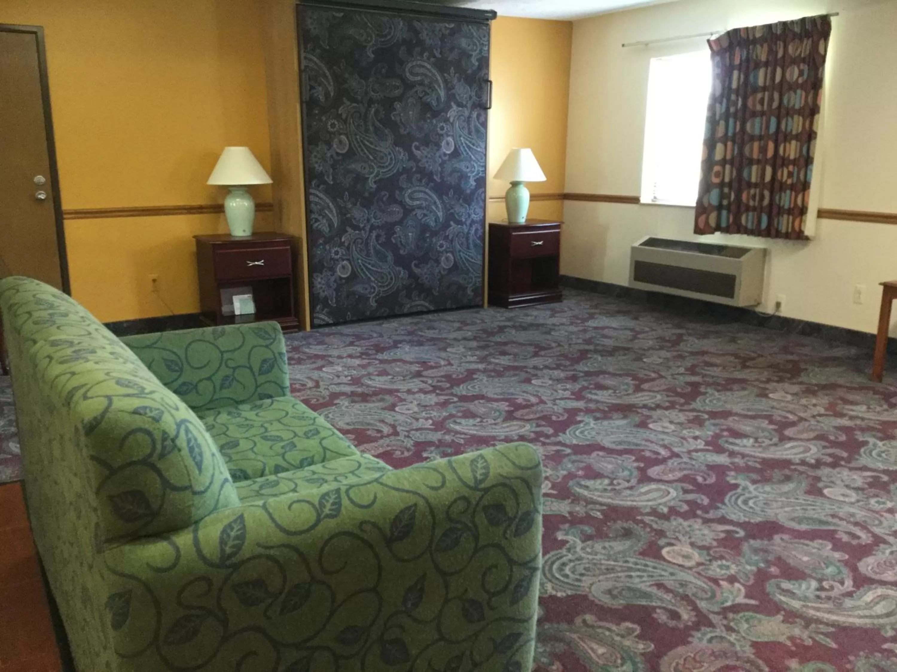 Photo of the whole room, Bed in Super 8 by Wyndham Imlay City
