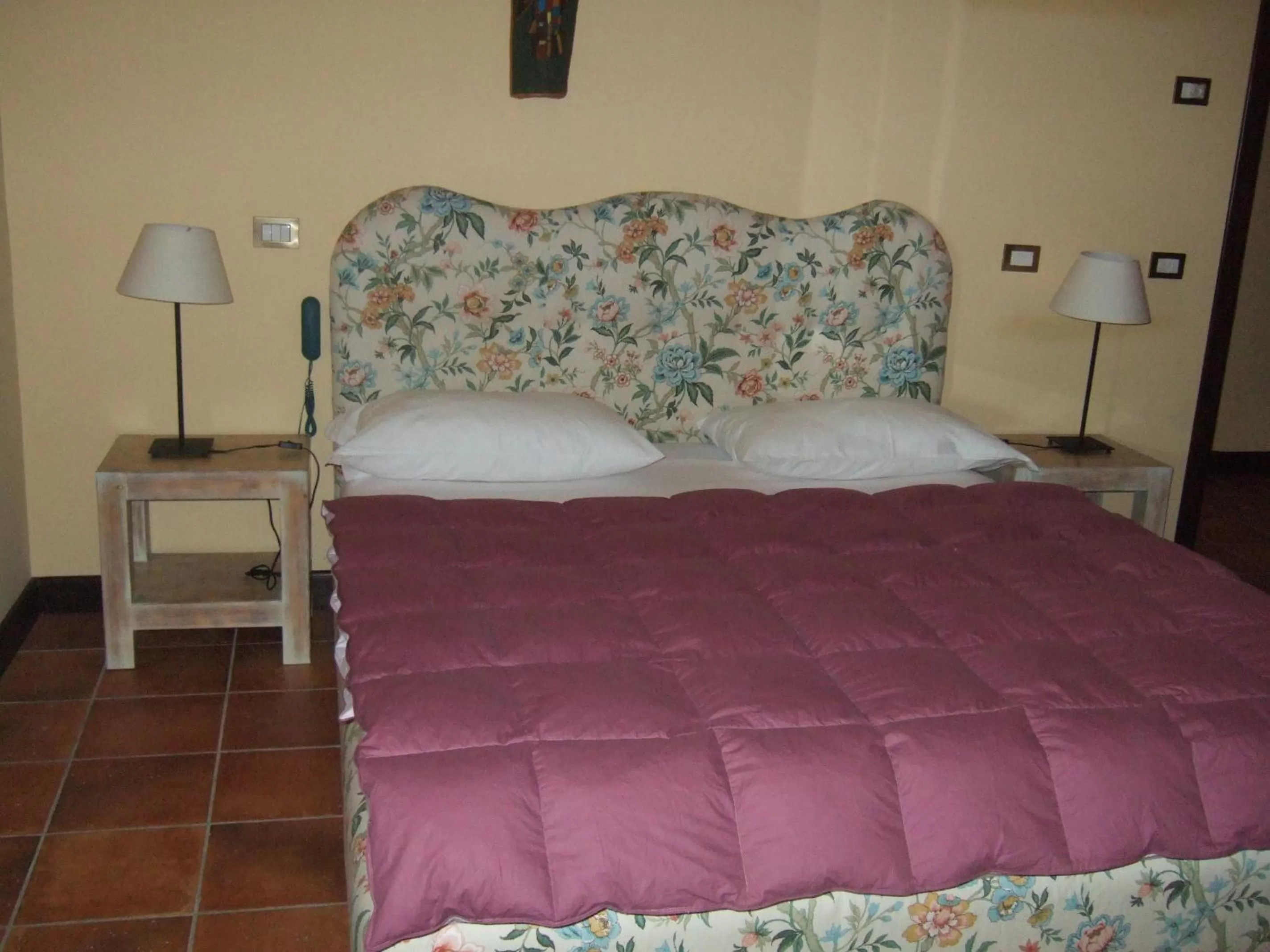 Decorative detail, Bed in B&B MontAlbano