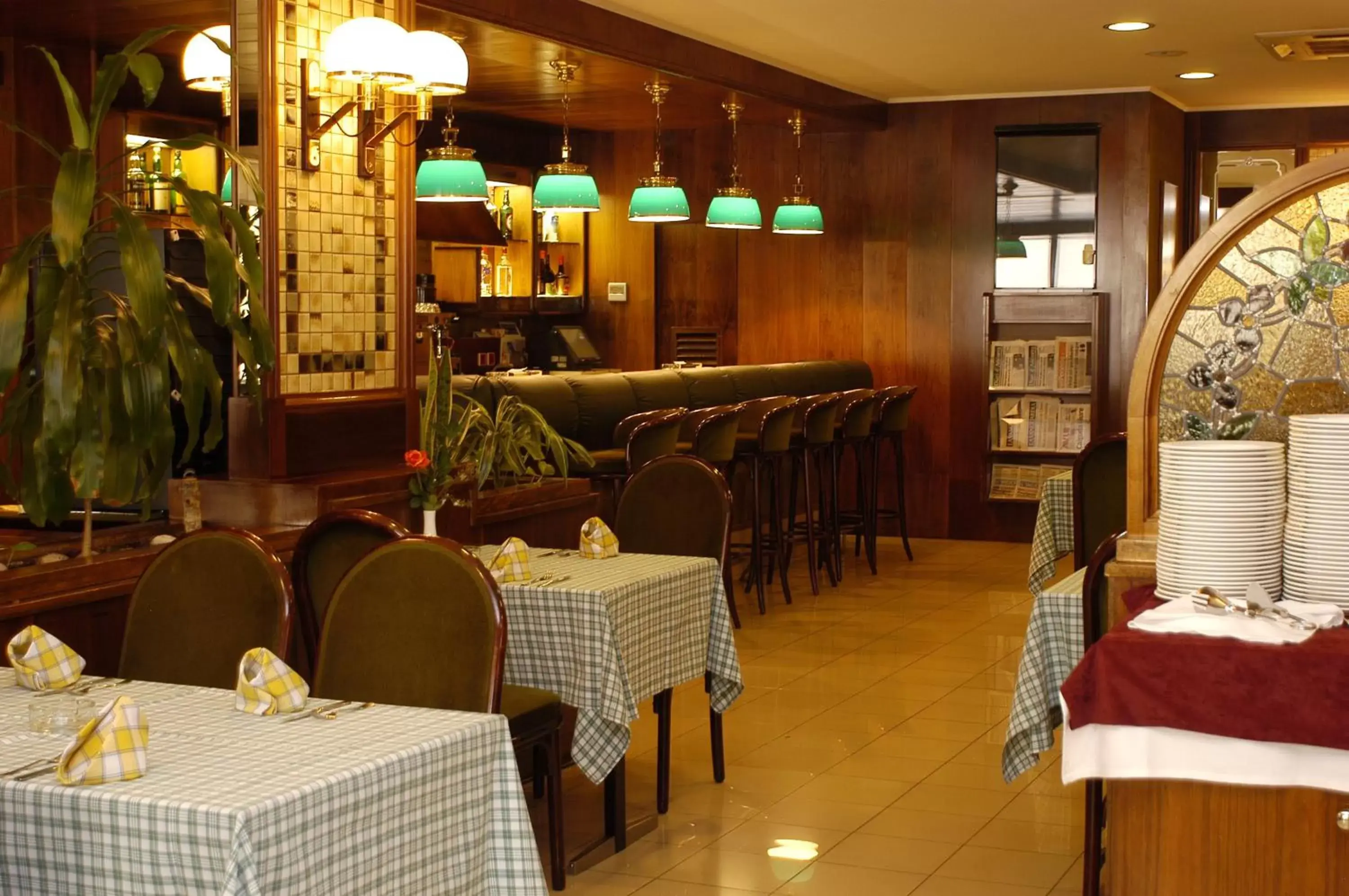 Restaurant/Places to Eat in Andorra Palace