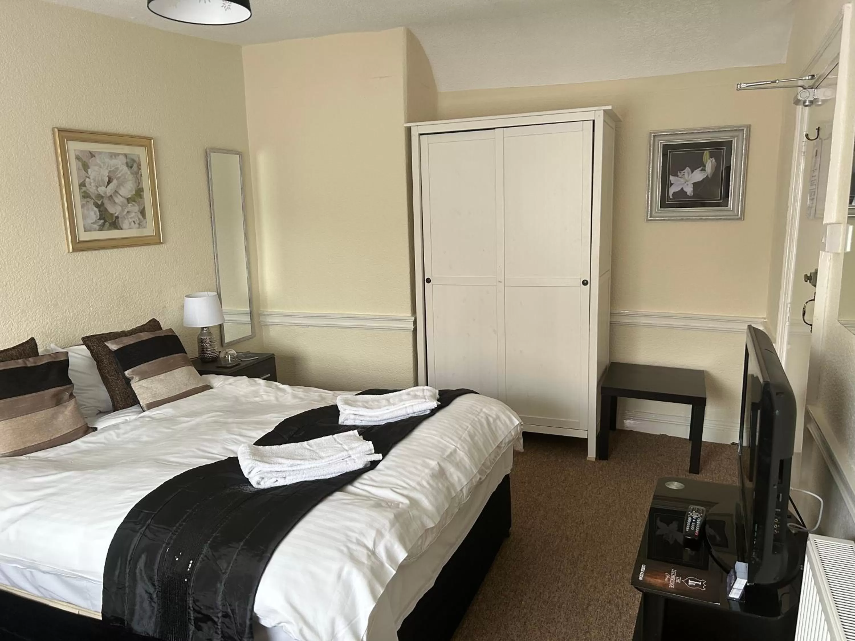 Bed in The Lethbridge Arms