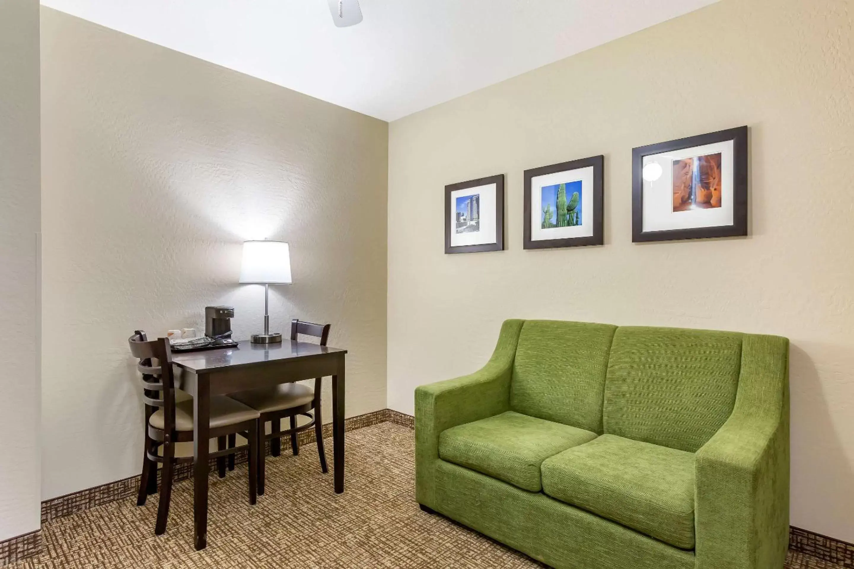 Photo of the whole room, Seating Area in Comfort Inn & Suites Surprise Near Sun City West
