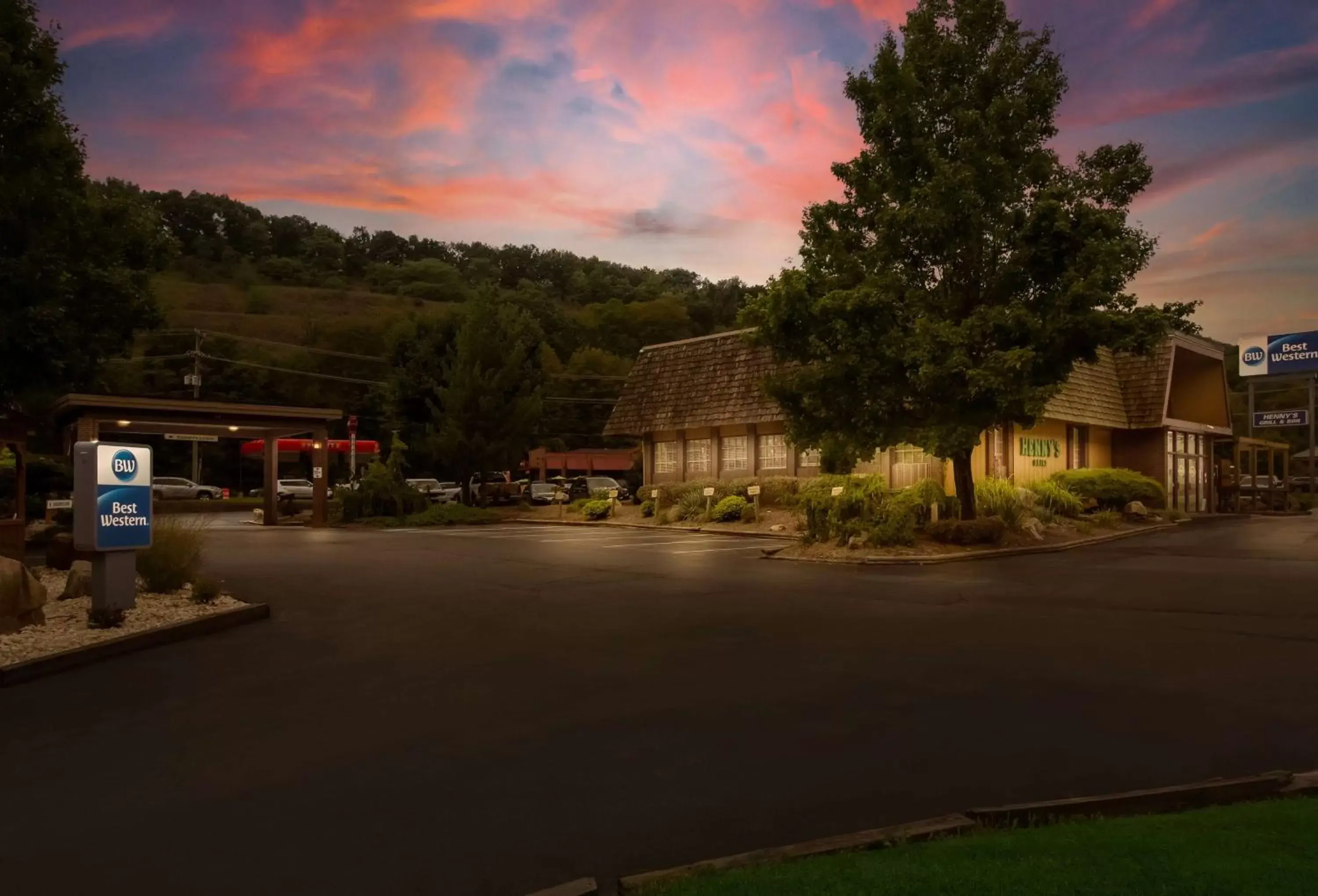 Property building in Best Western Braddock Inn