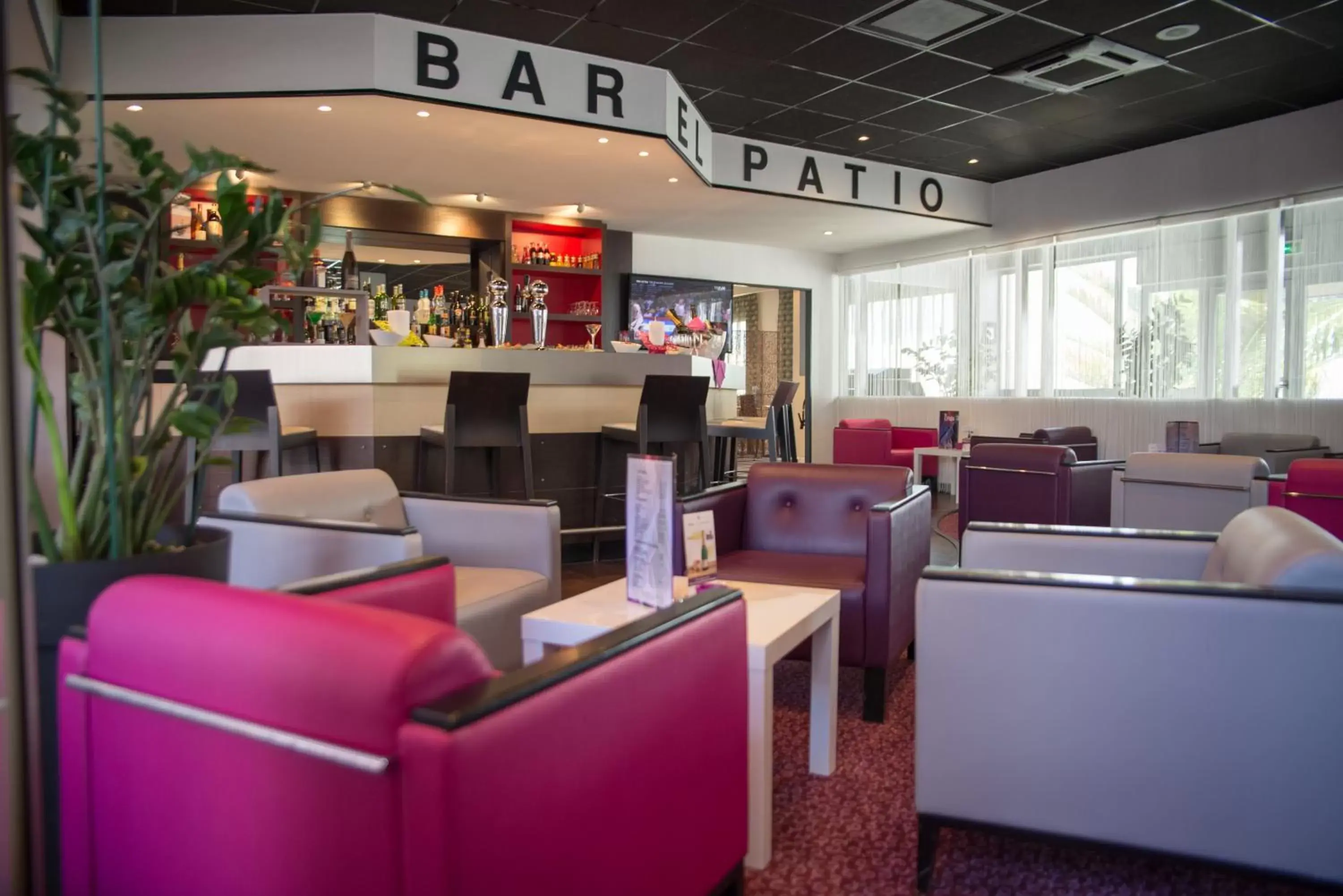 Lounge or bar, Lounge/Bar in Hotel Mercure Angers Lac De Maine