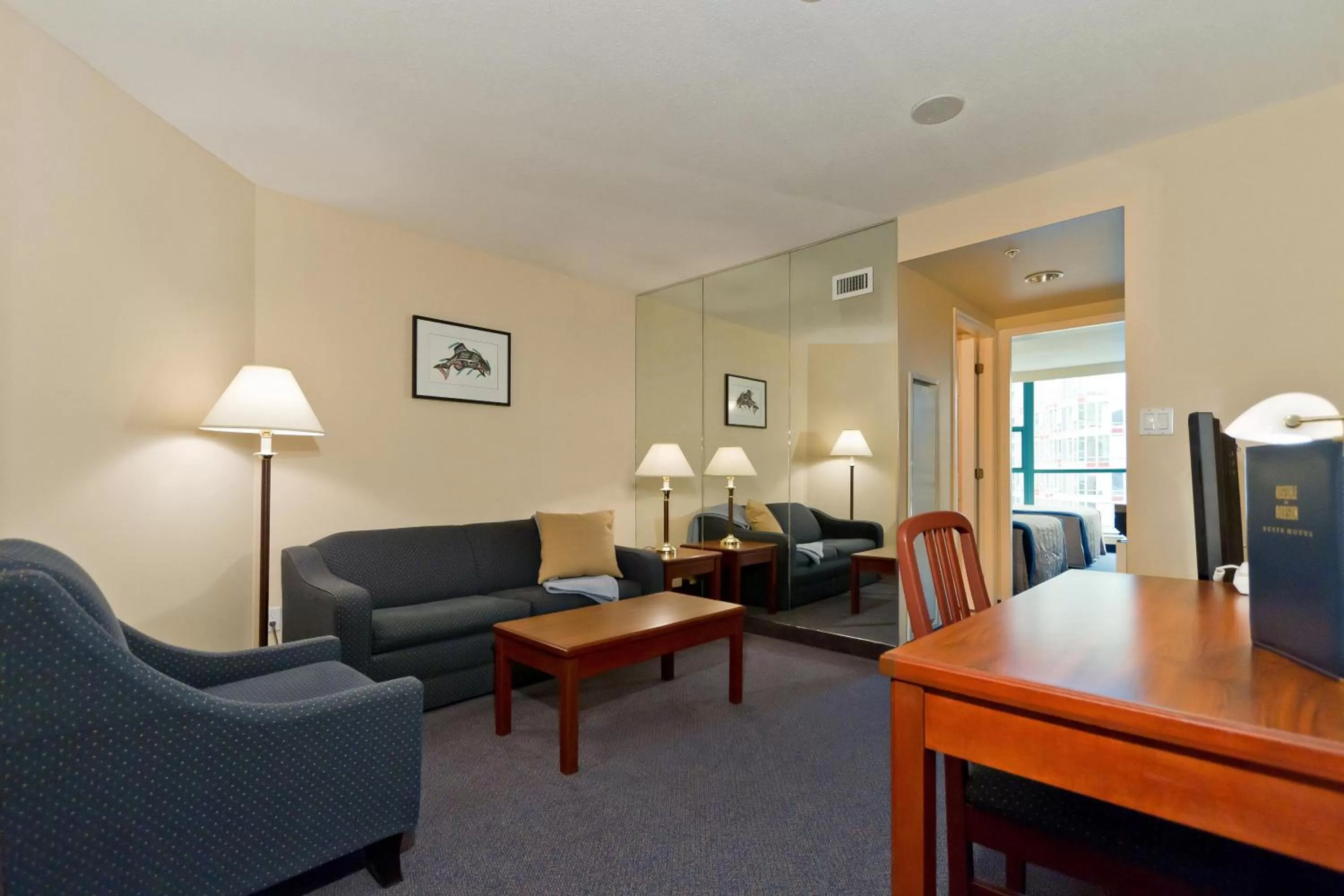 Living room in Rosedale on Robson Suite Hotel