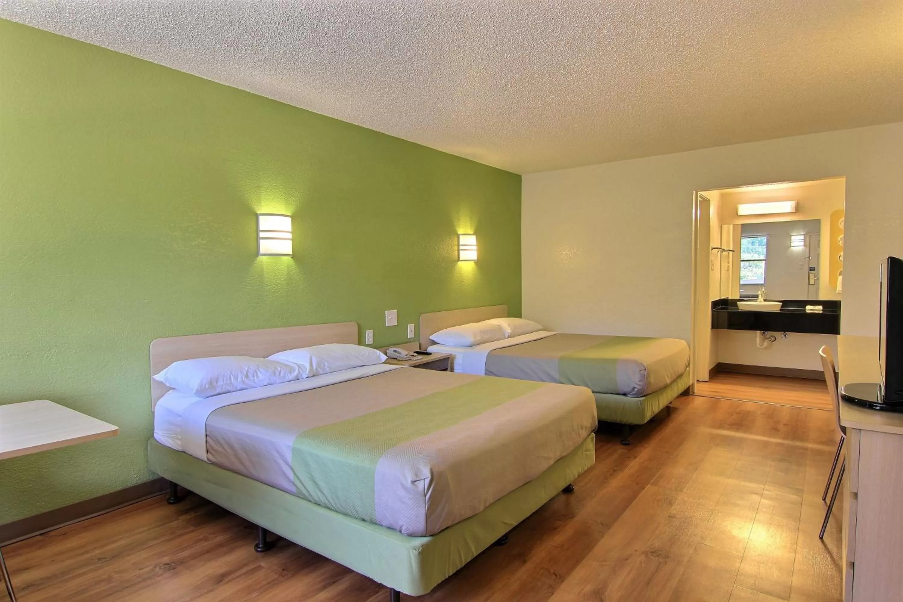 Bedroom, Bed in Motel 6 Austin, TX - Central Downtown UT