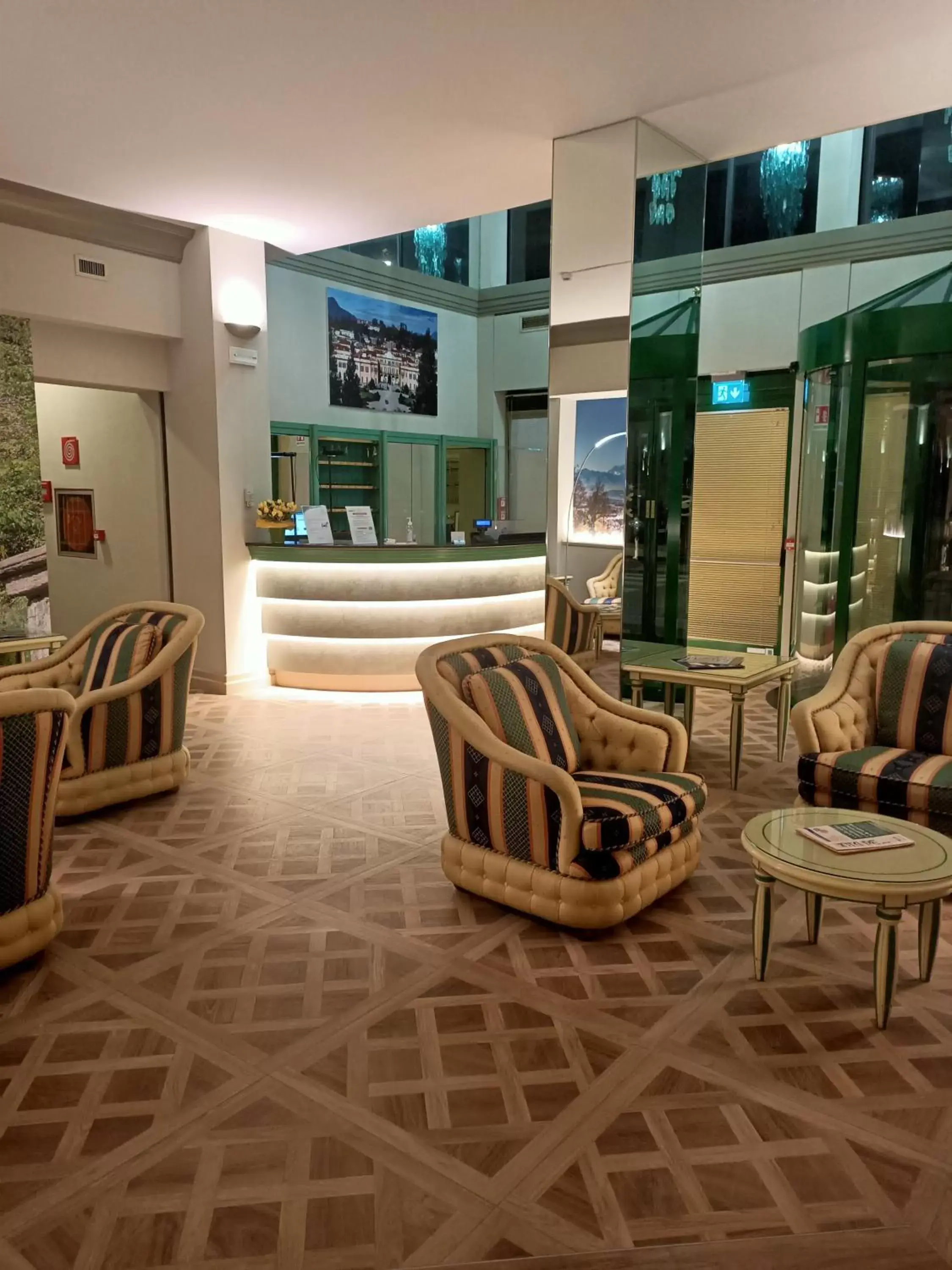 Lobby/Reception in Crystal Hotel Varese