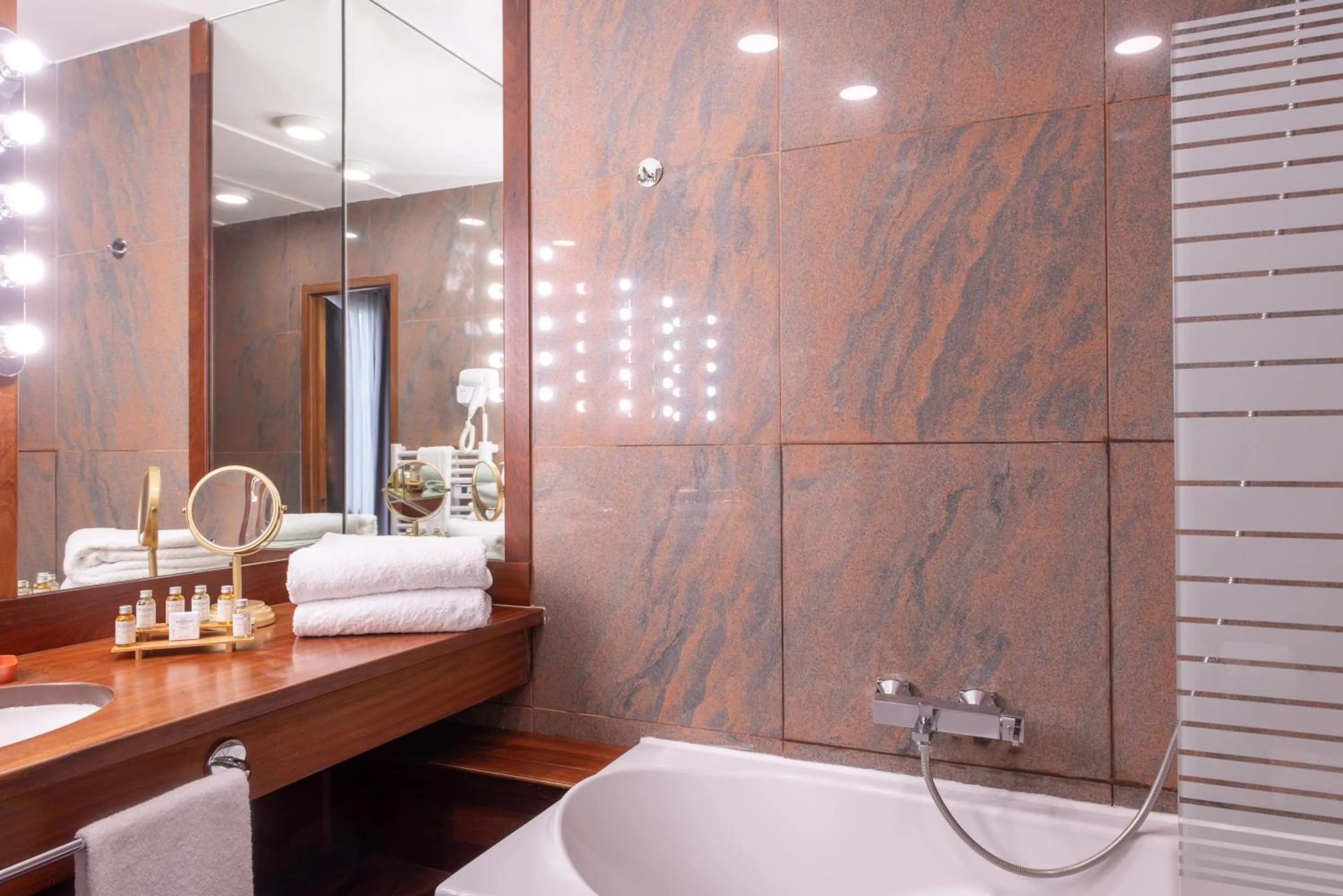 Bathroom in Hotel George Sand Opéra Paris