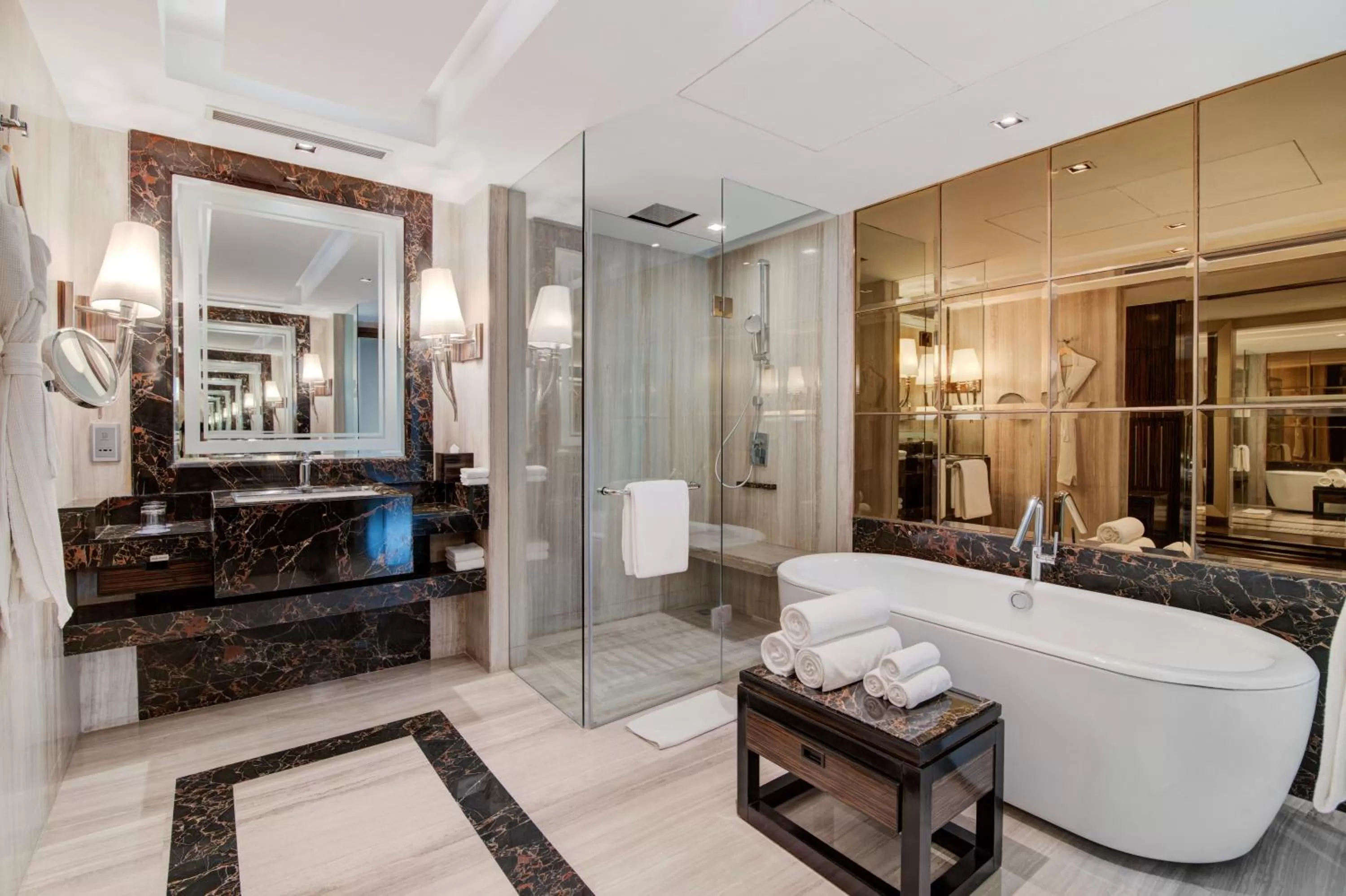 Bath in Hyatt Ahmedabad