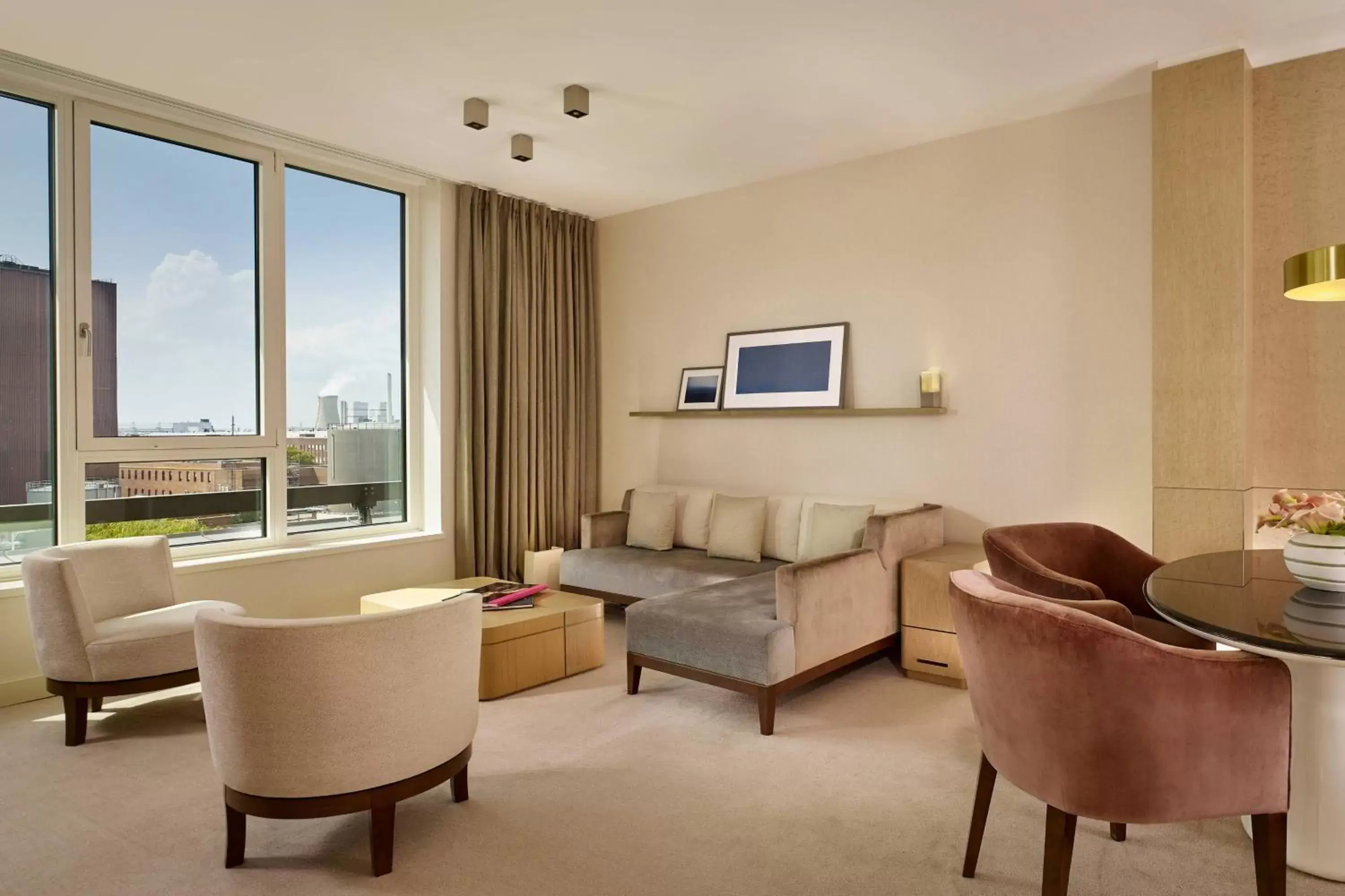 Bedroom, Seating Area in The Ritz-Carlton, Wolfsburg