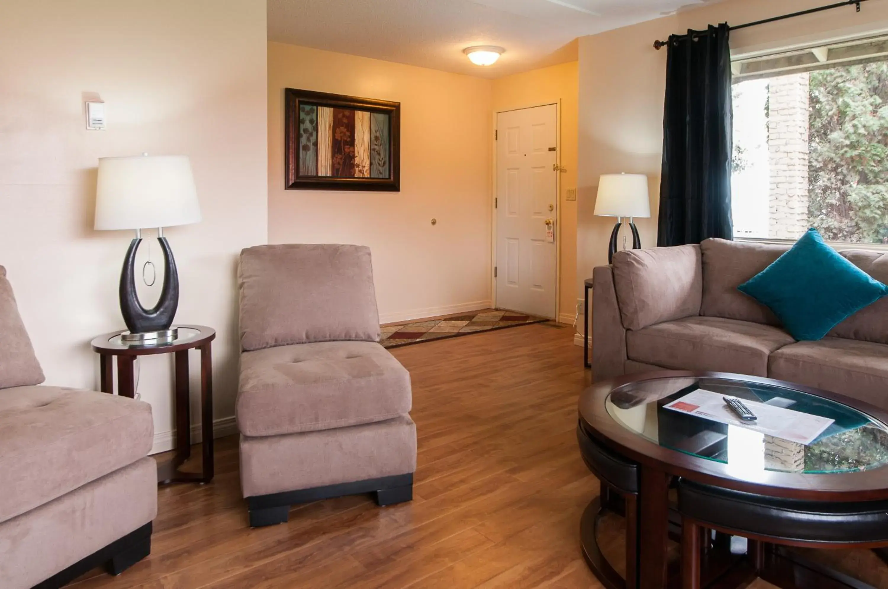 Living room, Seating Area in Okanagan Seasons Resort