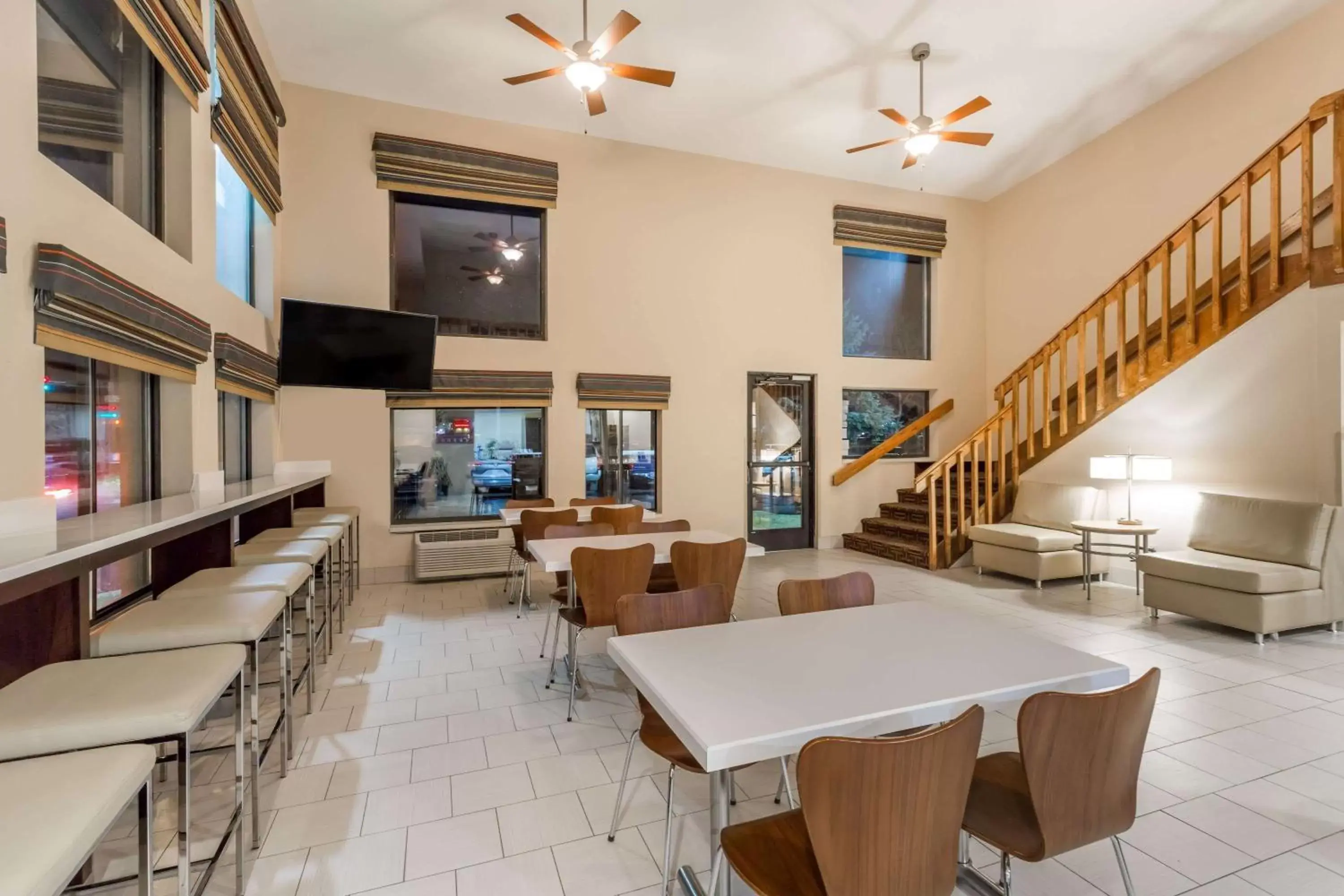 Lobby or reception in Super 8 by Wyndham Longmont/Twin Peaks Lobby or reception in Super 8 by Wyndham Longmont/Twin Peaks