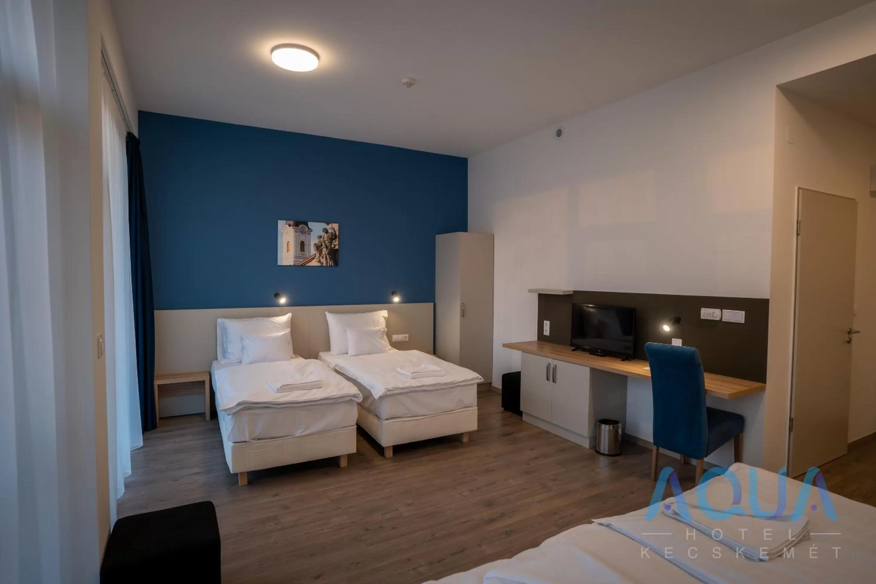 Photo of the whole room, Bed in Aqua Hotel