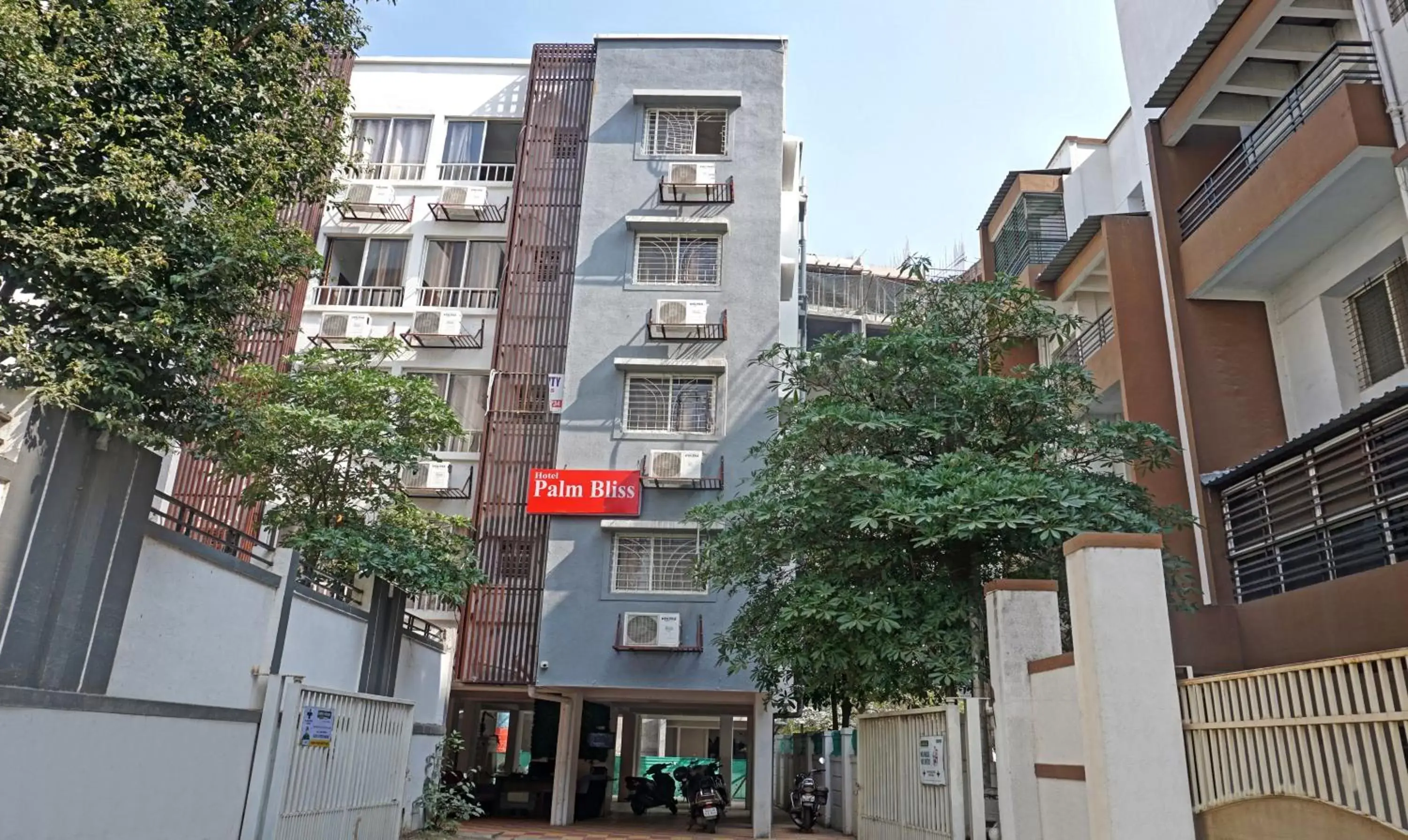 Property building in Itsy Hotels AY Plus Hotels Property building in Itsy Hotels AY Plus Hotels