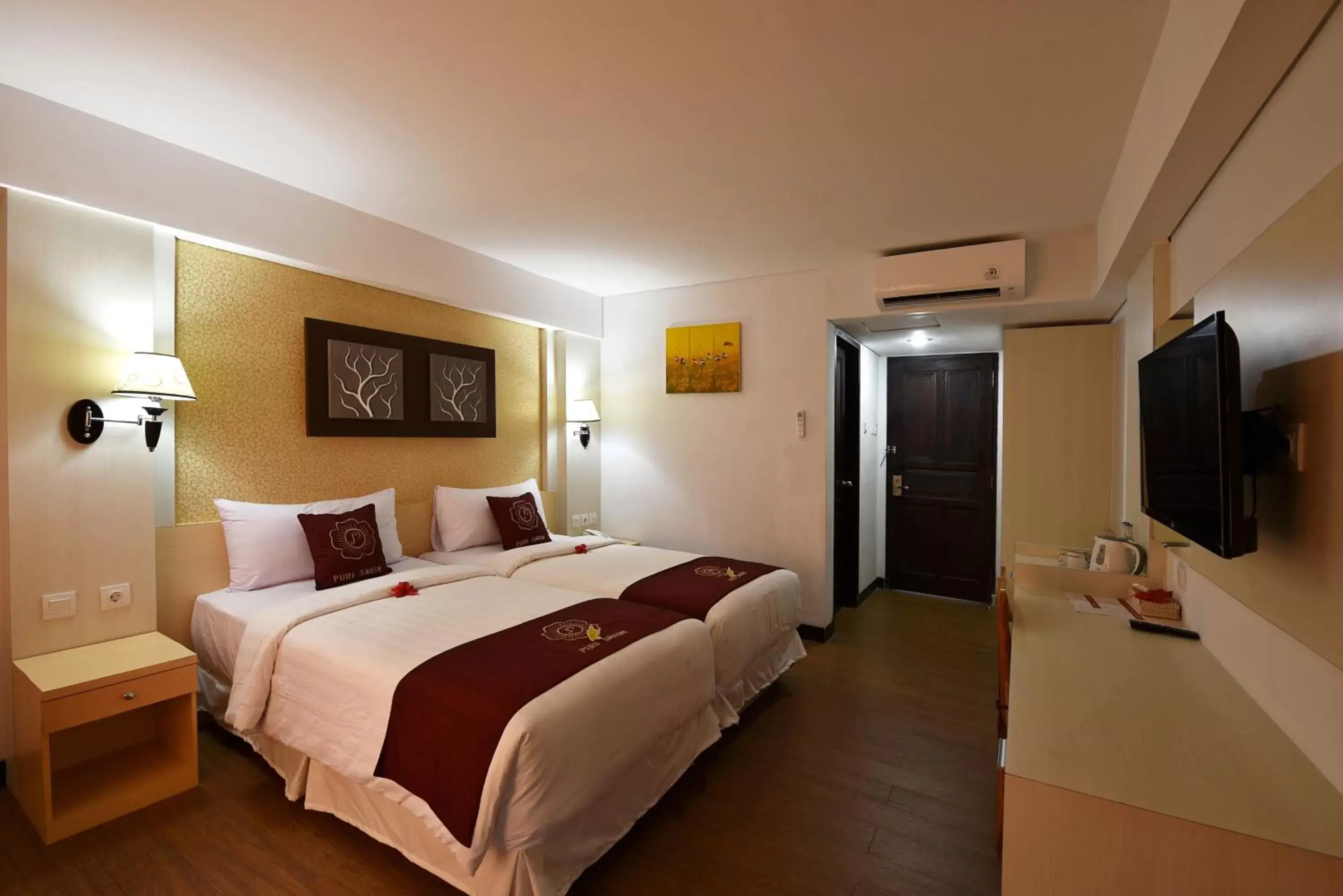 Bed in Puri Saron Hotel Baruna Beach Lovina