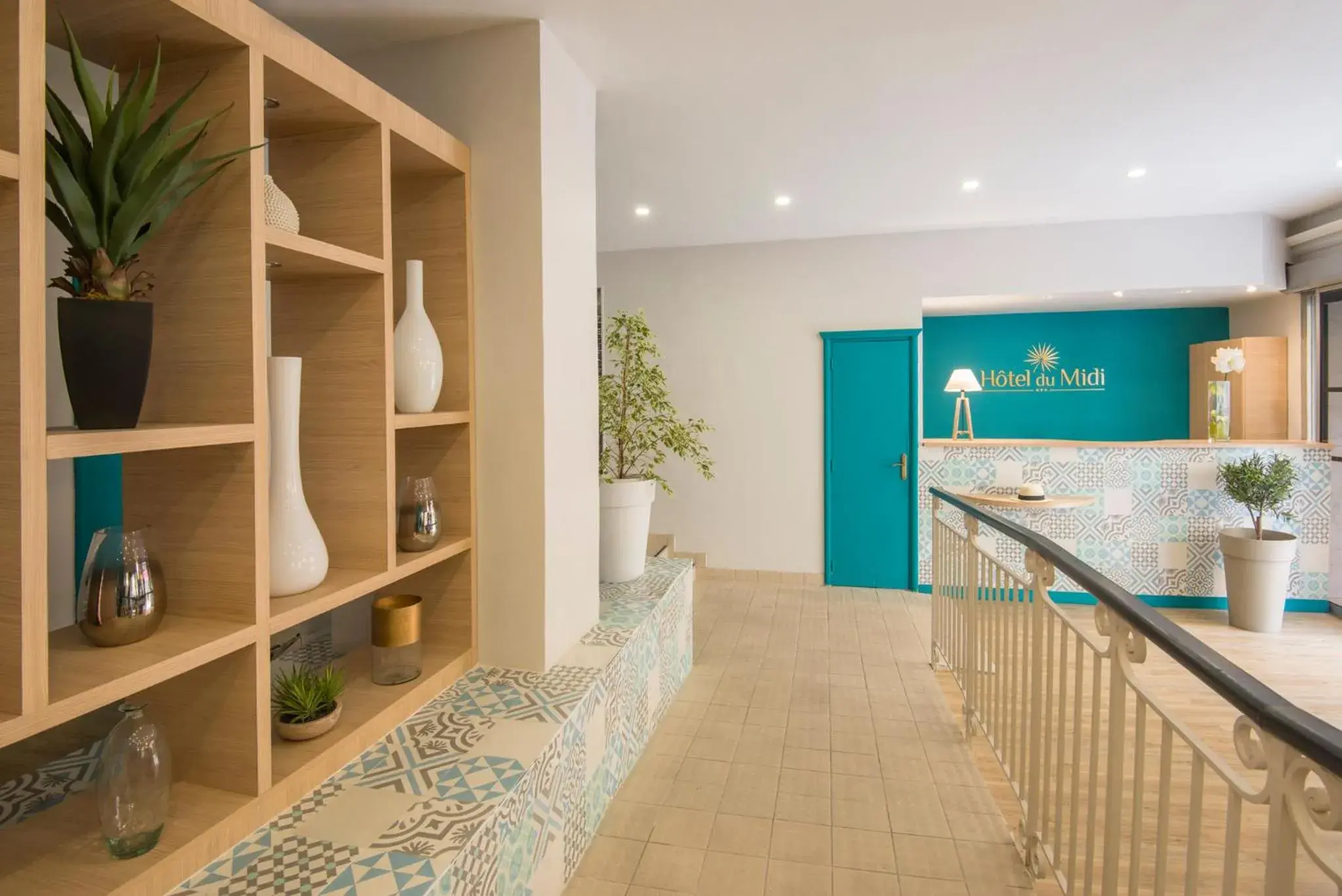 Lobby or reception, Kitchen/Kitchenette in Hotel Du Midi