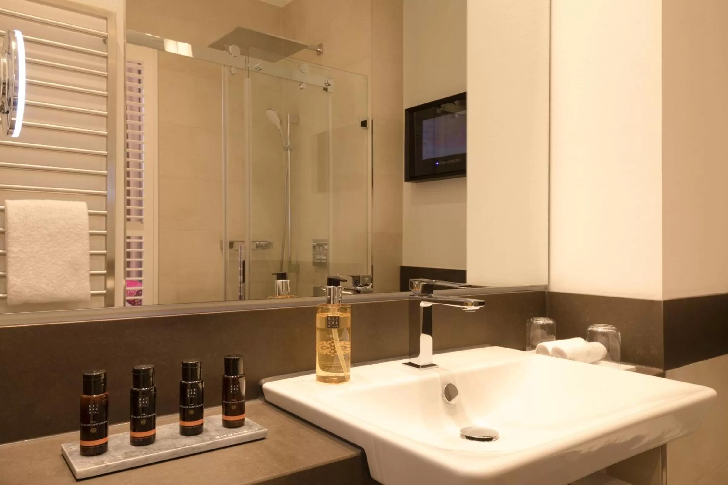 Bathroom in Hotel Brunnenhaus Schloss Landau