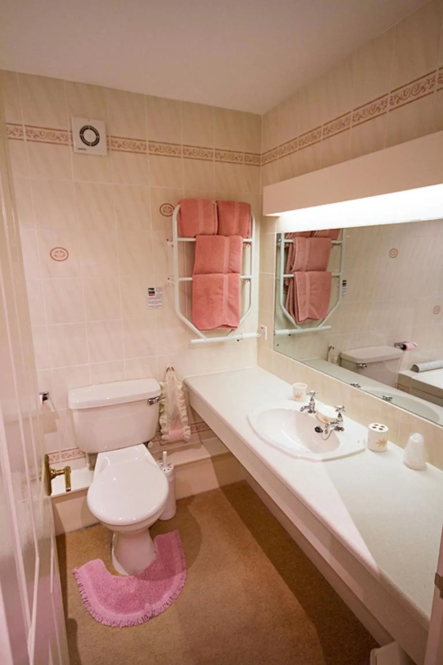 Toilet, Bathroom in Gwesty Minffordd Hotel