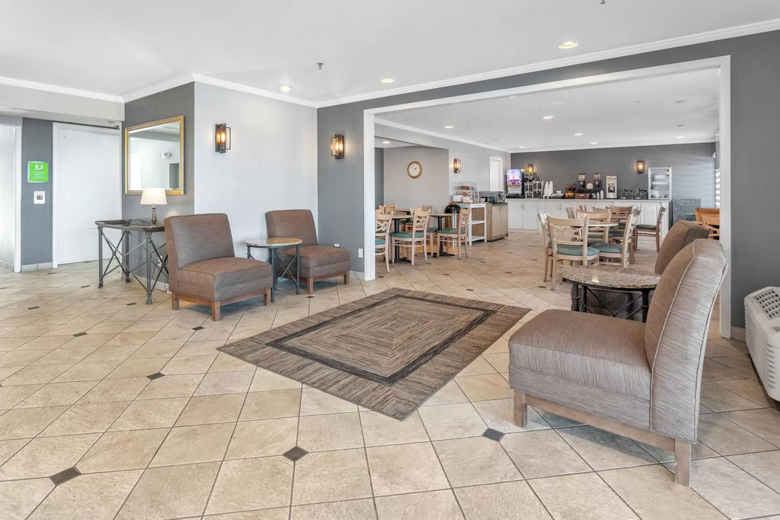 Lobby or reception in La Quinta Inn by Wyndham Cleveland Independence