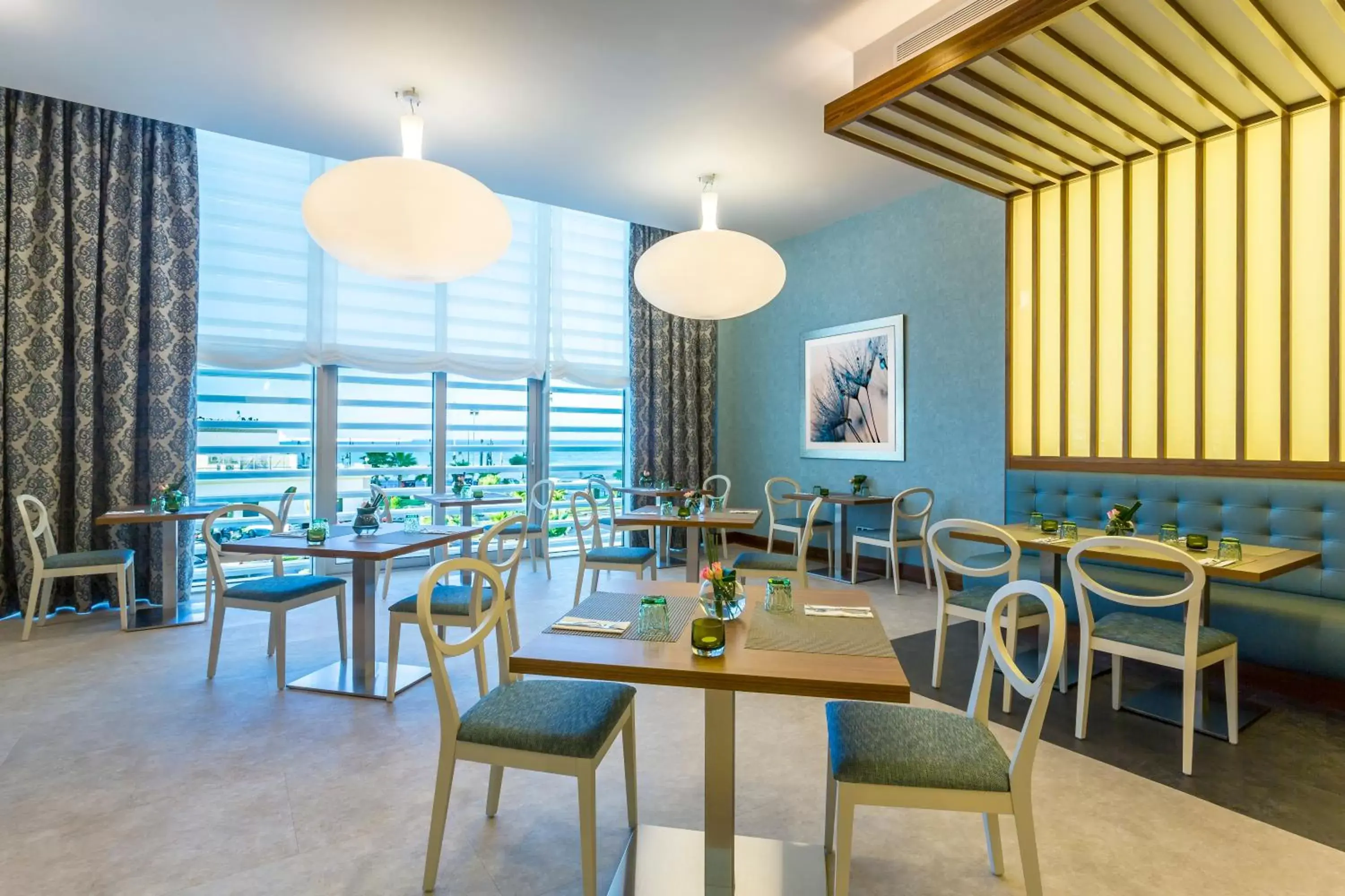 Restaurant/Places to Eat in Hilton Garden Inn Tanger City Centre