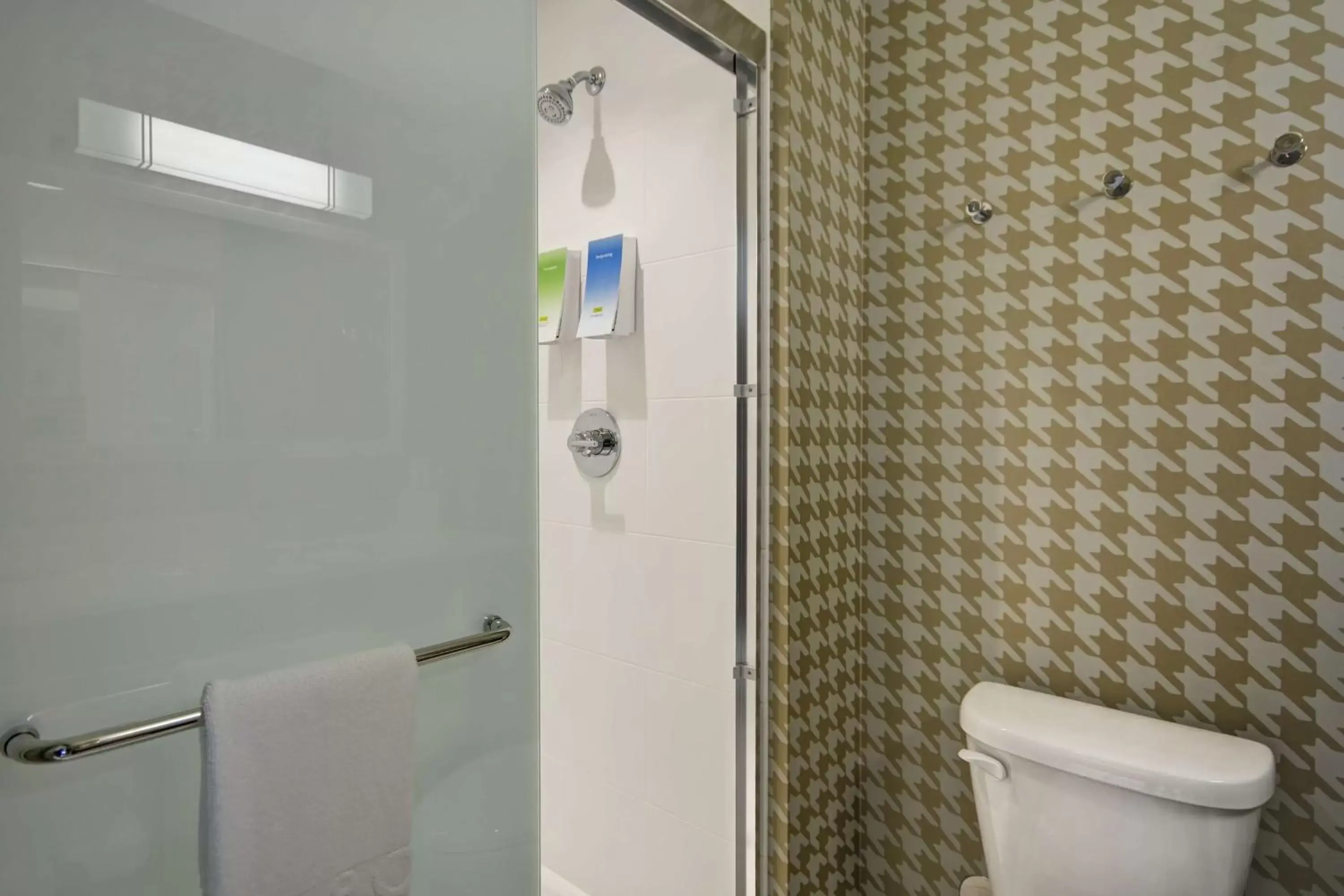 Bathroom in Home2 Suites By Hilton Carbondale