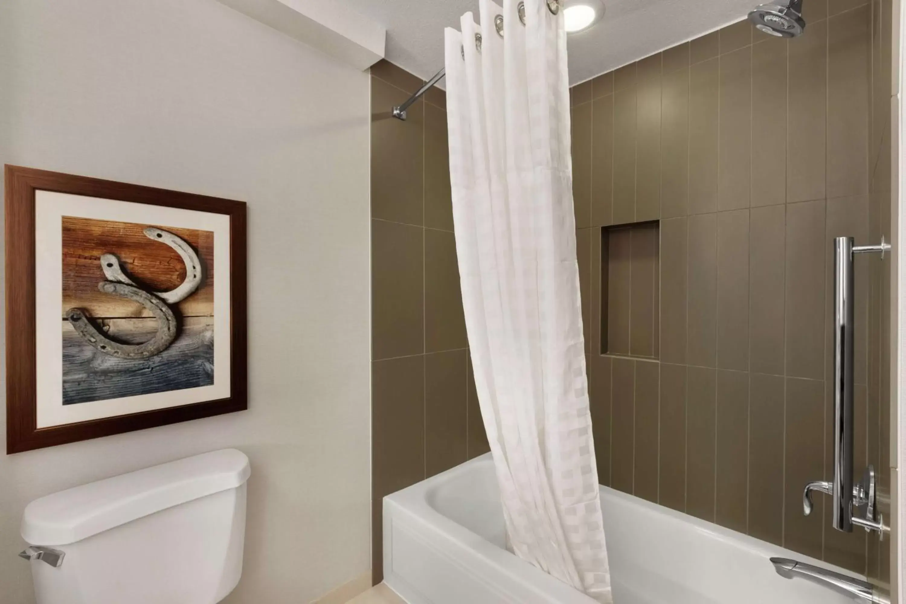 Bathroom in Embassy Suites Dallas - DFW Airport North