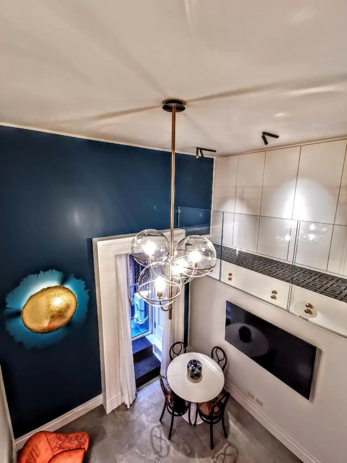  Deluxe Family Apartment (separate building) in Salotto Borbonico