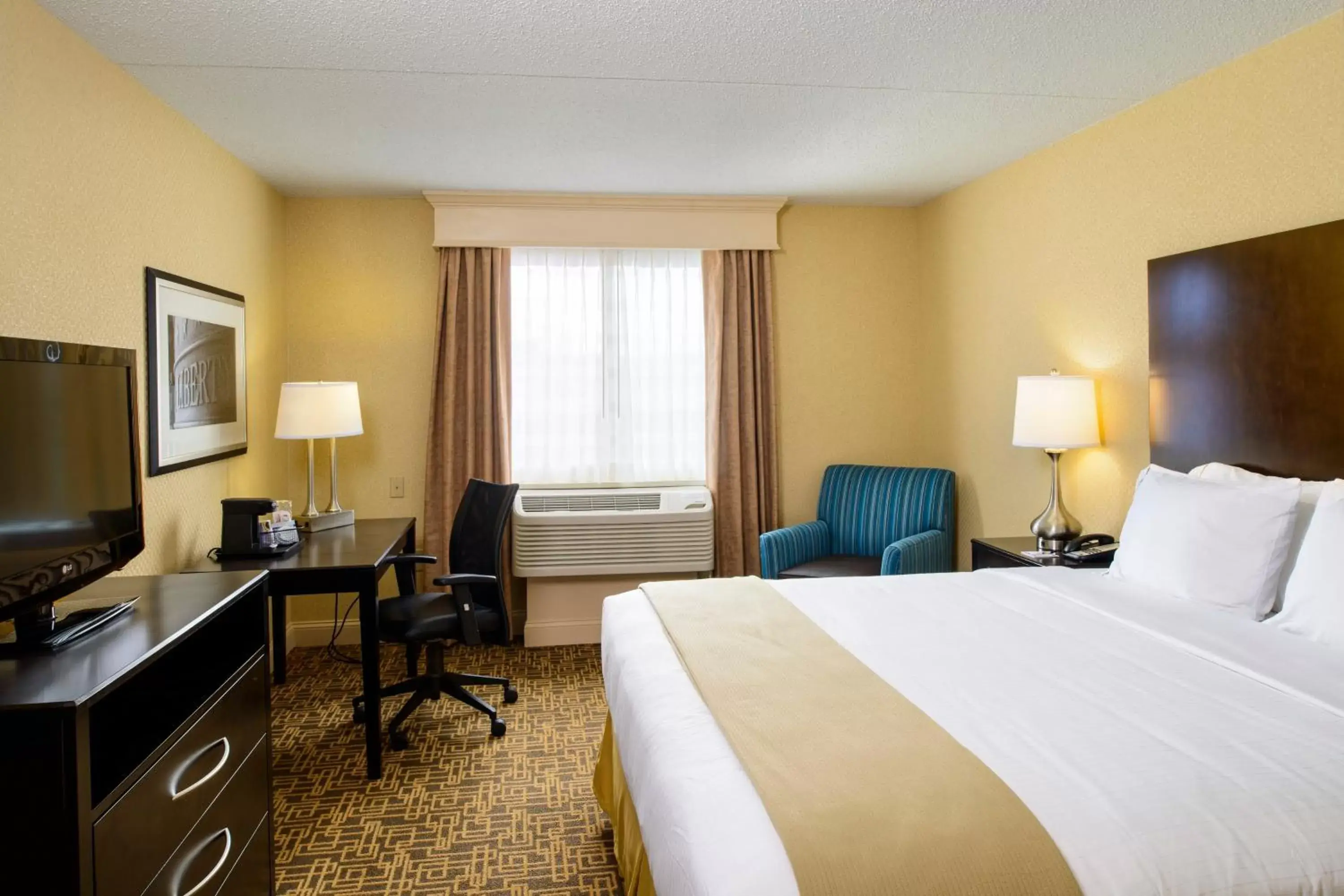 Photo of the whole room in Holiday Inn Express Philadelphia Penn's Landing, an IHG Hotel