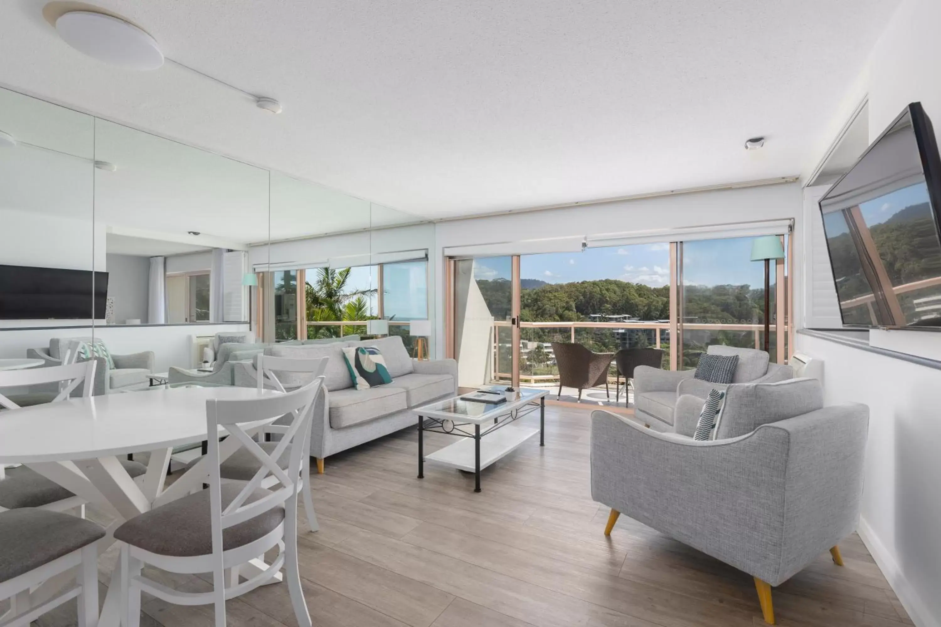 Living room, Seating Area in Charlesworth Bay Beach Resort