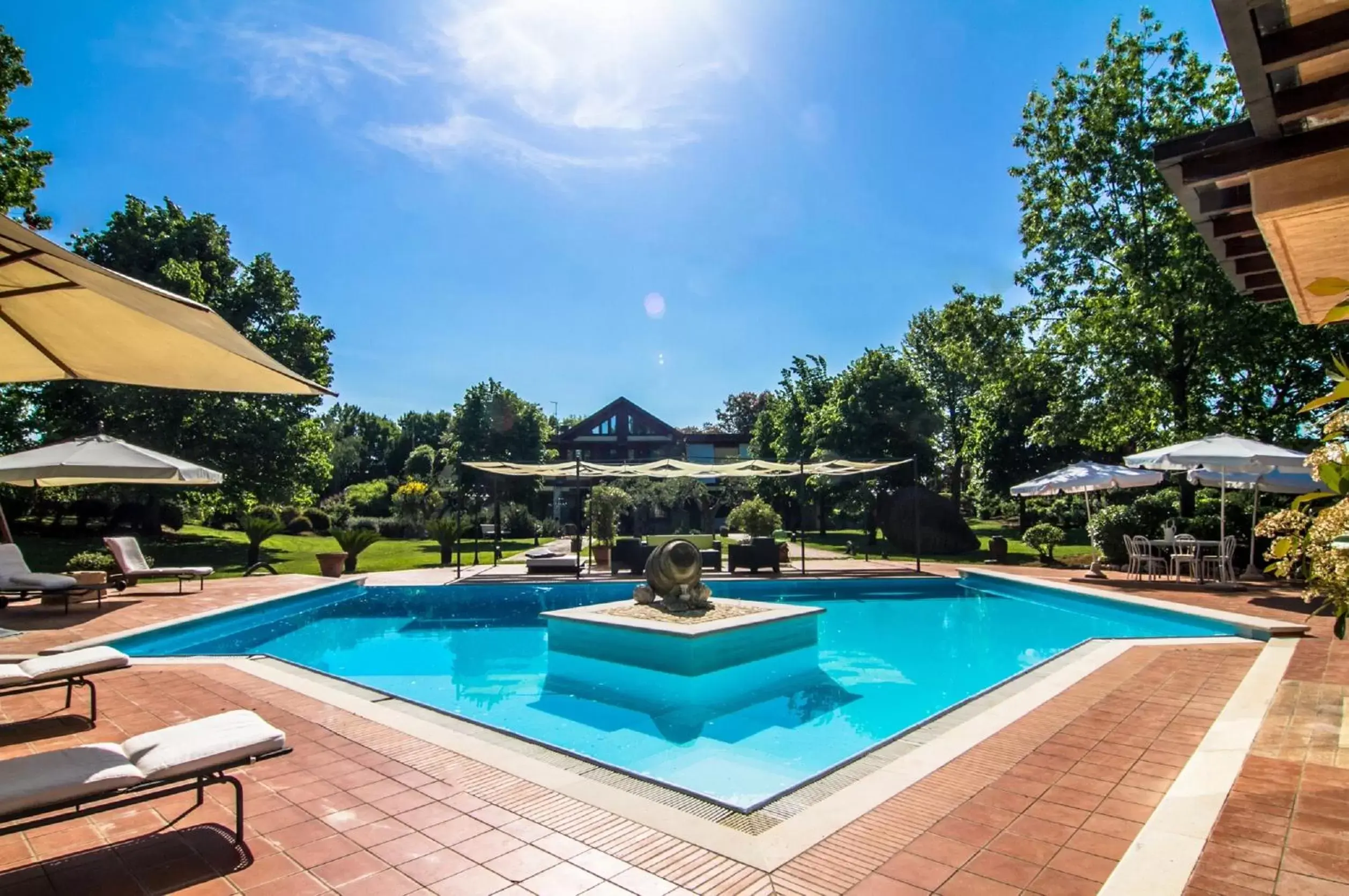 Garden, Swimming Pool in B&B Villa Sbaraglia