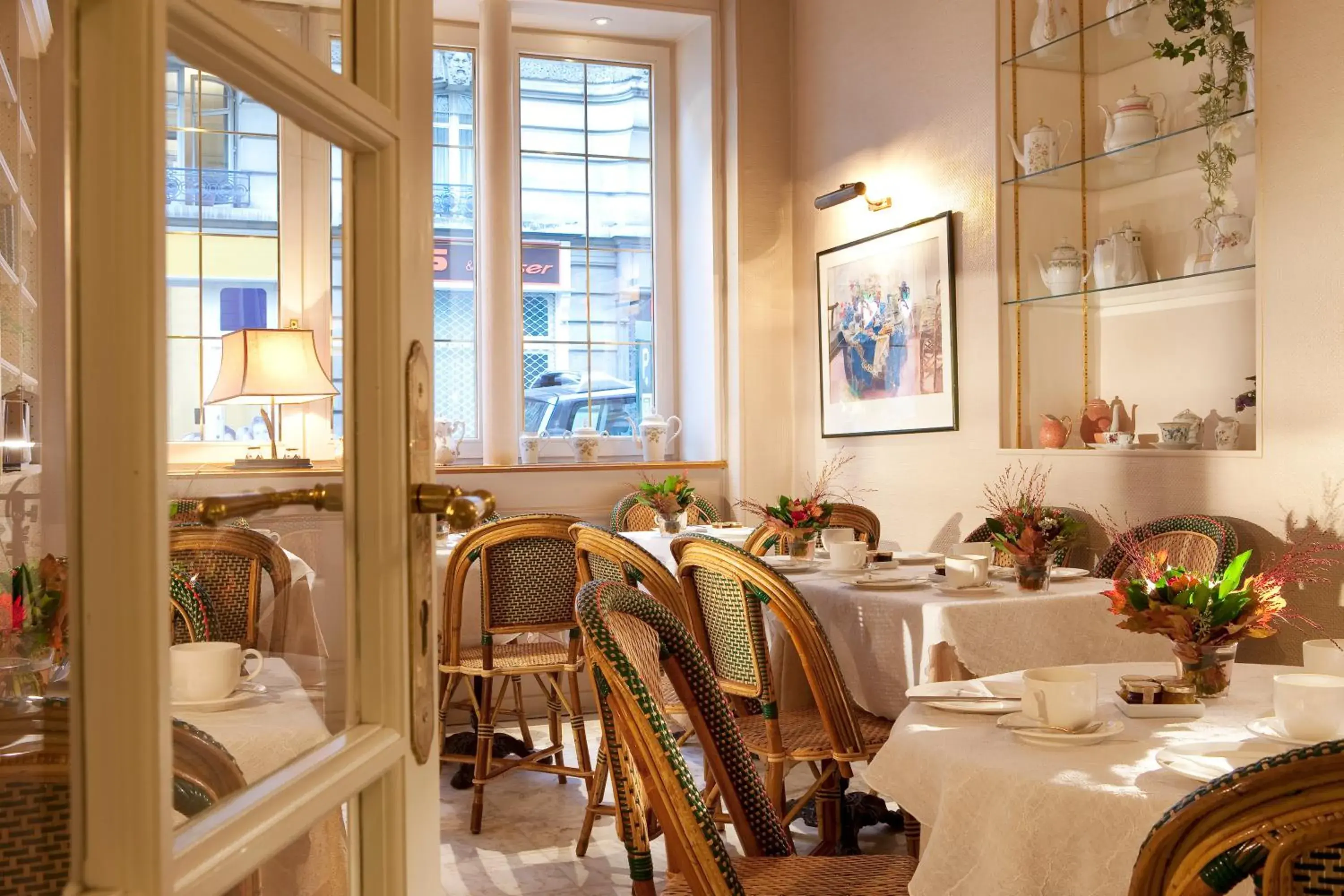 Restaurant/places to eat in New Orient Hotel Restaurant/places to eat in New Orient Hotel