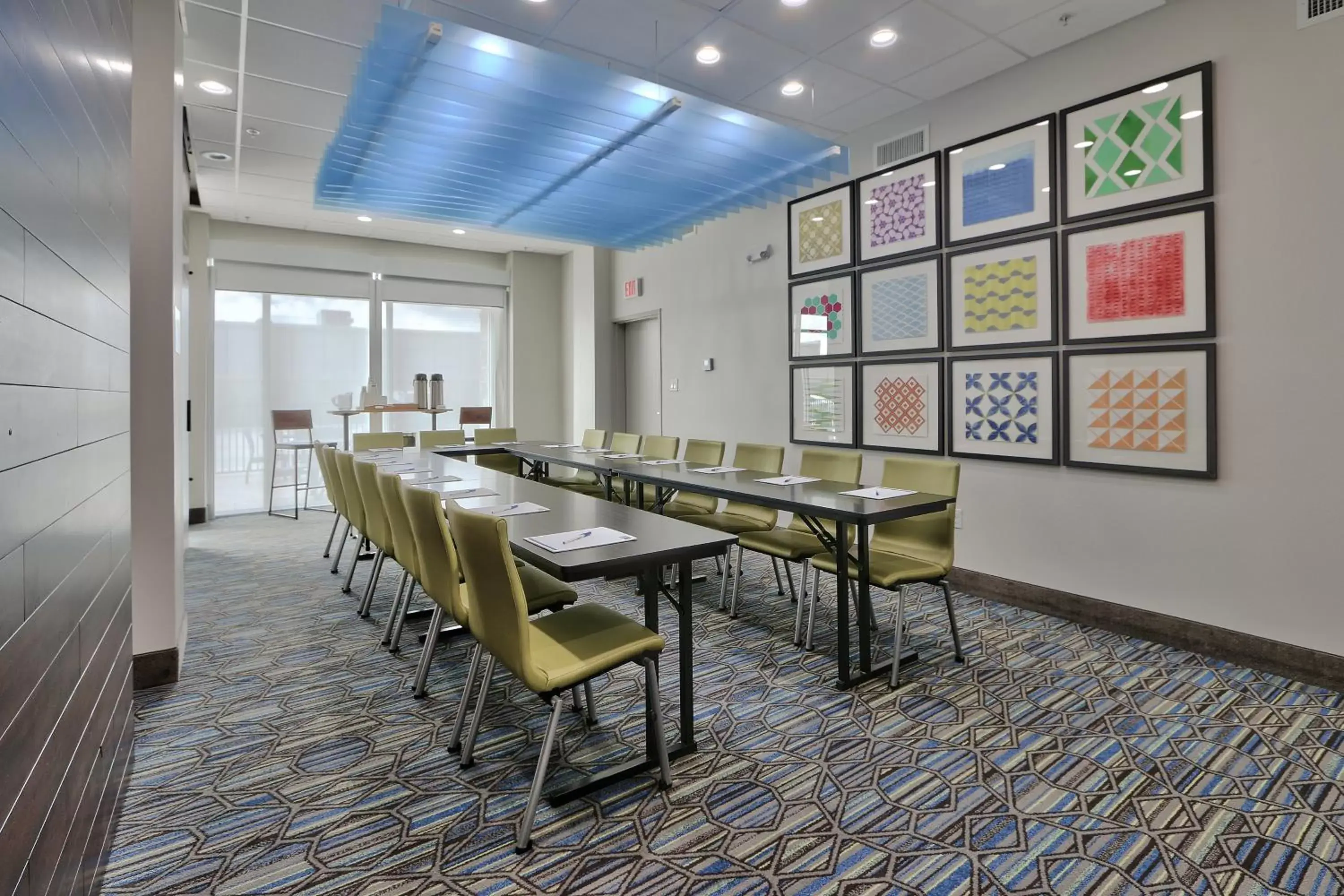 Meeting/conference room in Holiday Inn Express & Suites - Houston East - Beltway 8, an IHG Hotel