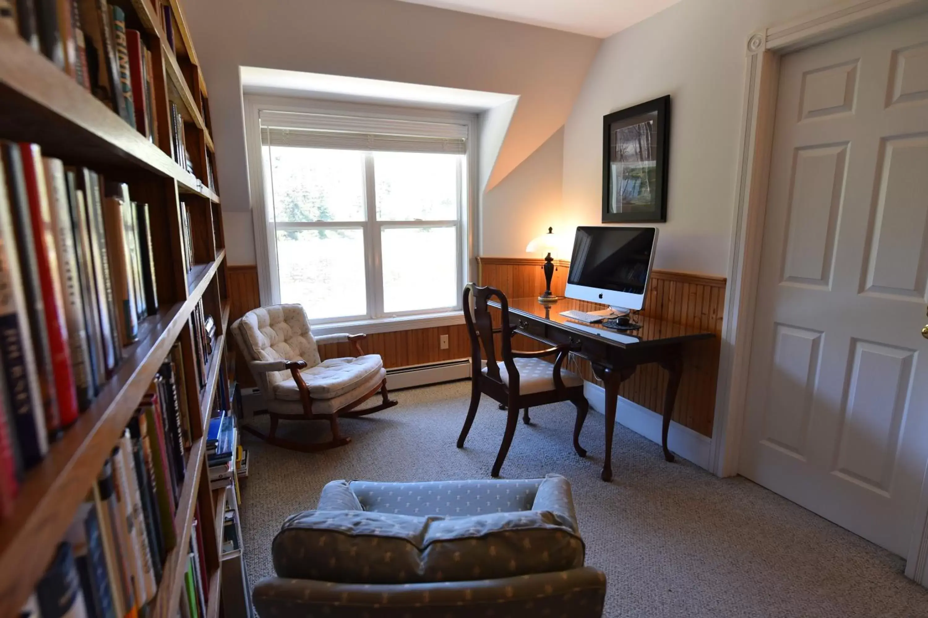 Library, Seating Area in Otter's Pond Bed and Breakfast