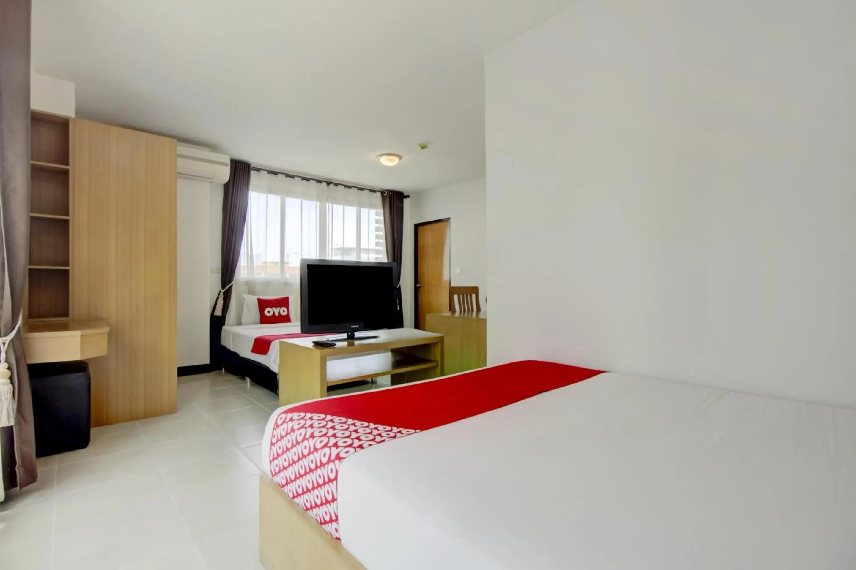 Photo of the whole room, TV/Entertainment Center in Super OYO Capital O 564 Nature Boutique Hotel