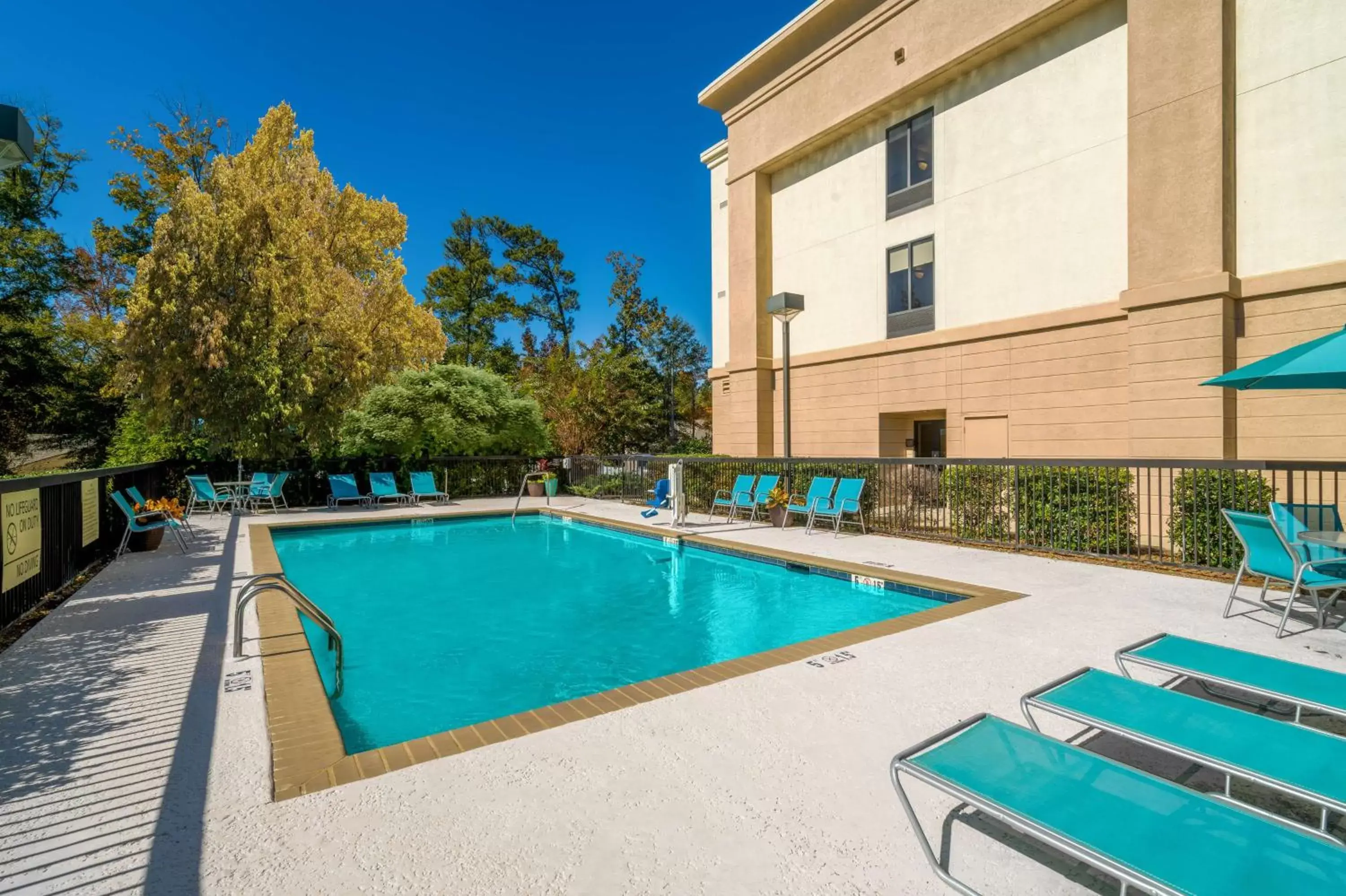 Pool view, Swimming Pool in Hampton Inn & Suites Opelika-I-85 Auburn Area