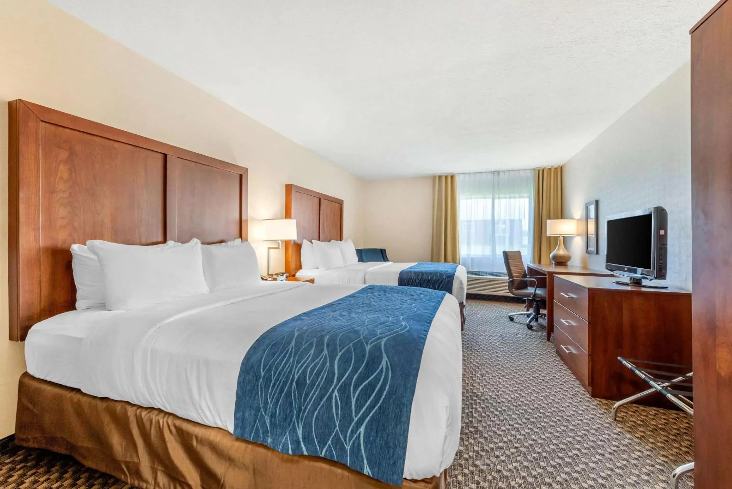 Photo of the whole room, Bed in Comfort Inn & Suites near Route 66 Award Winning Gold Hotel 2021