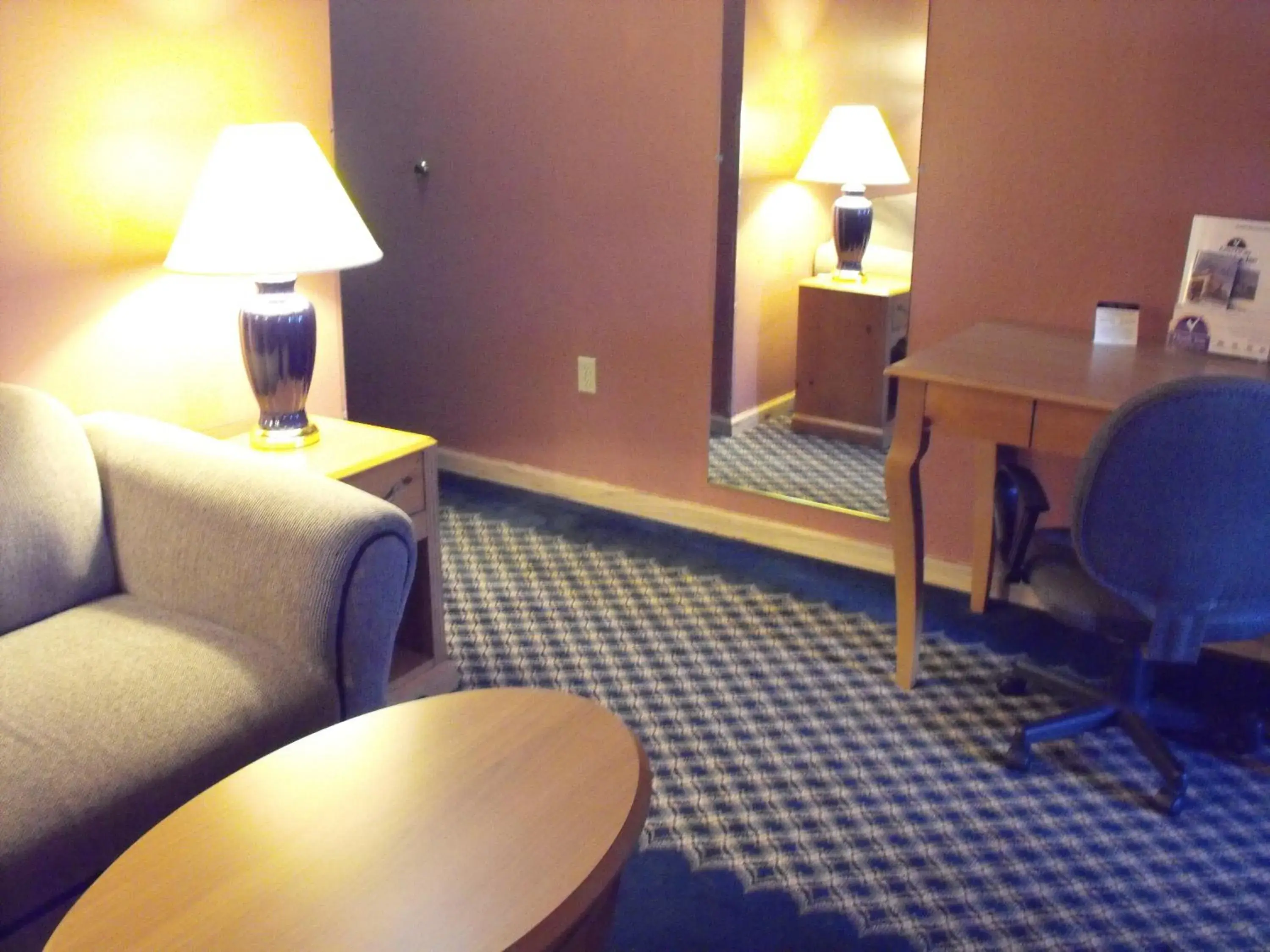 Seating Area in Americas Best Value Inn Three Rivers
