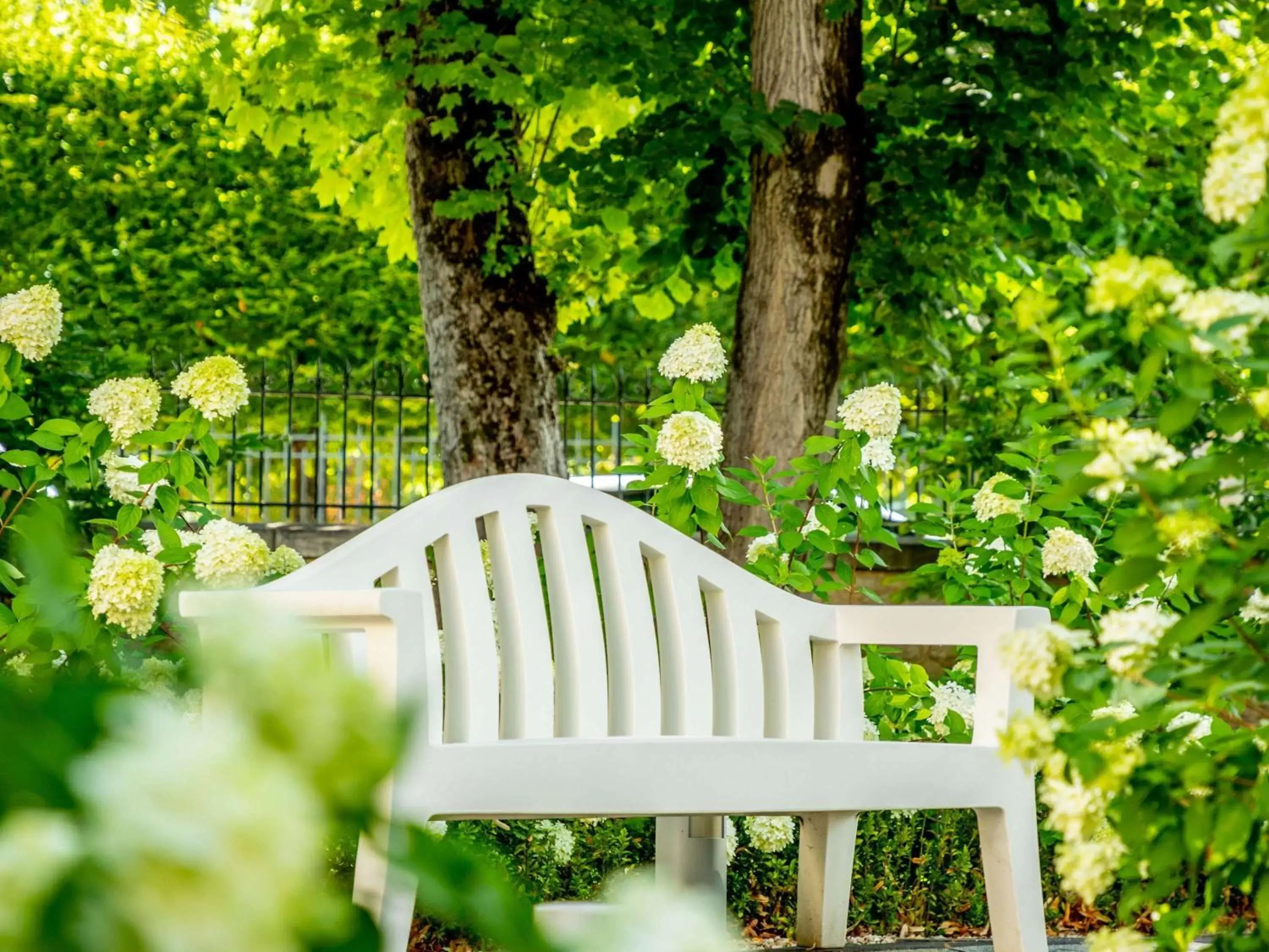 Property building, Garden in Hotel De Bourbon Grand Hotel Mercure Bourges